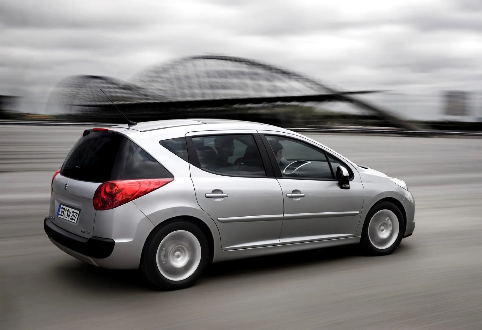 Peugeot_207_1_generation_restyling__Estate_5-door__3.jpg