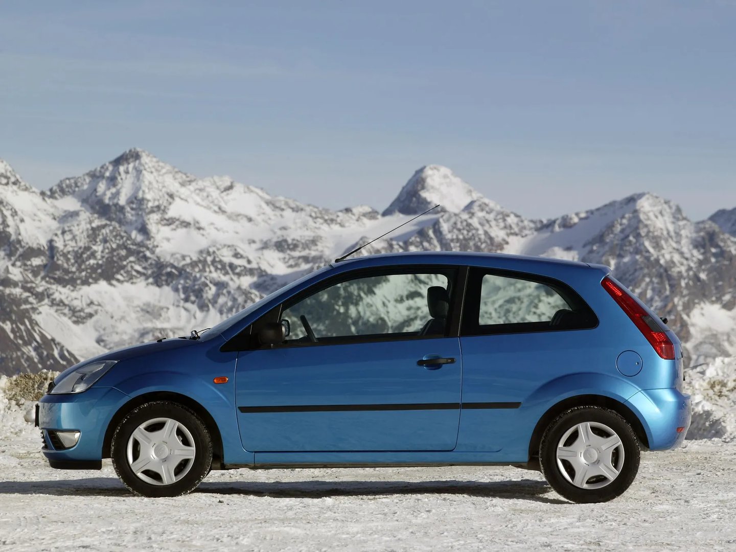 Ford_Fiesta_5_generation__Mini_3-doors__10.jpg