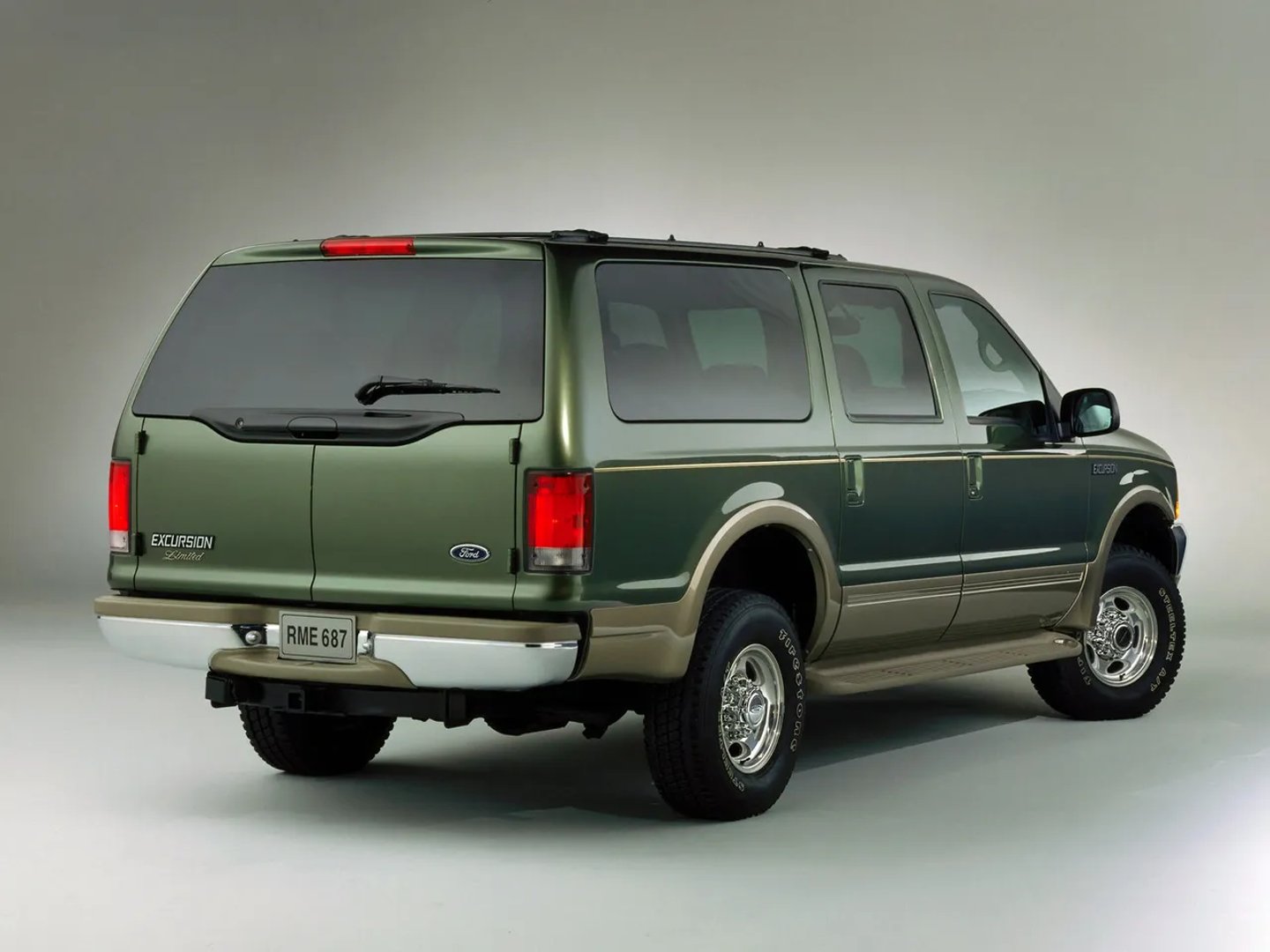 Ford_Excursion_1_generation__SUV_5-doors__9.jpg