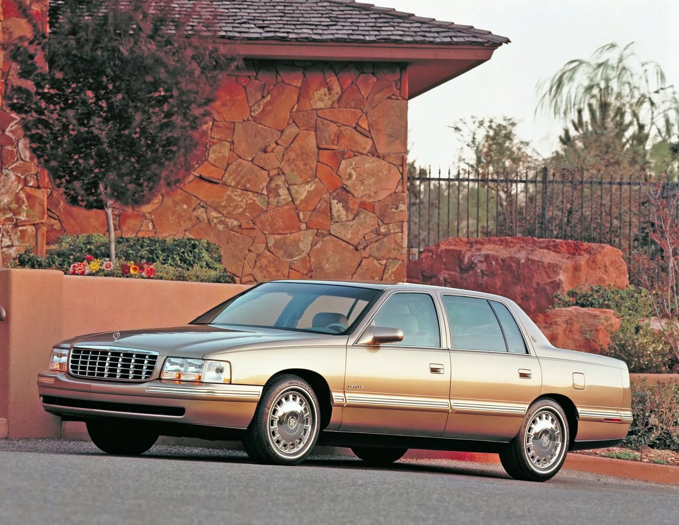 Cadillac_DeVille_7_generation__Sedan__1.jpg