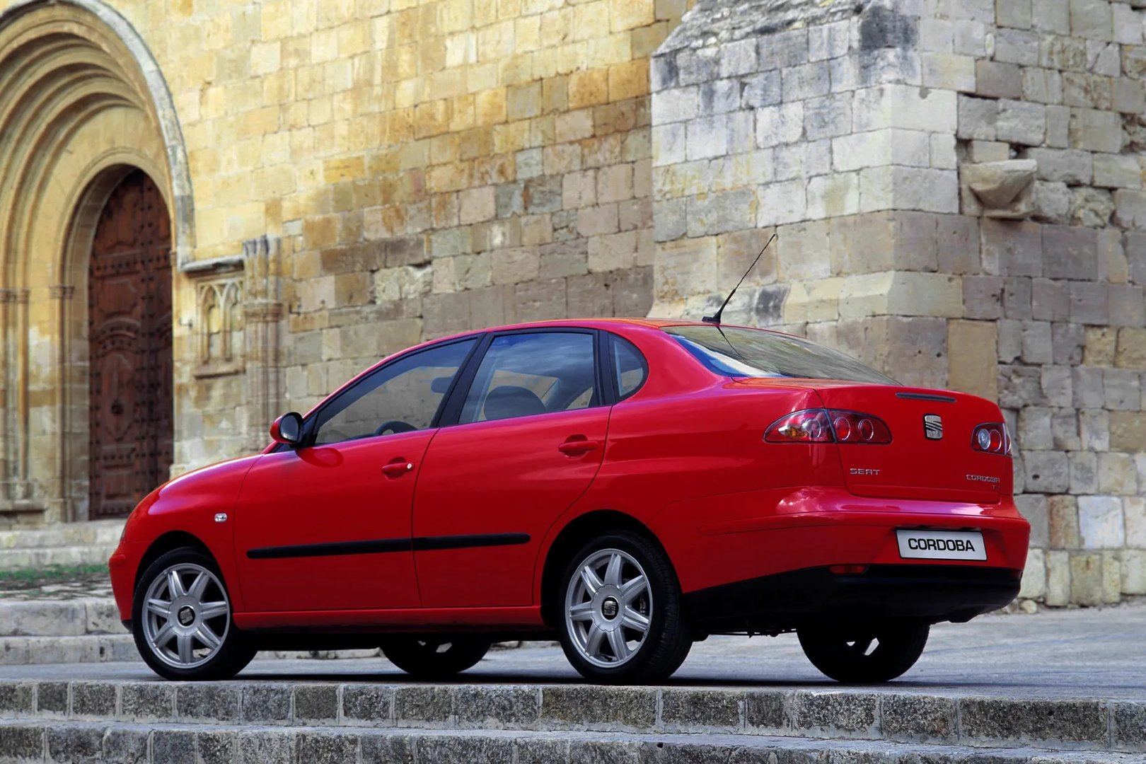 SEAT_Cordoba_2_generation__Sedan__3.jpg