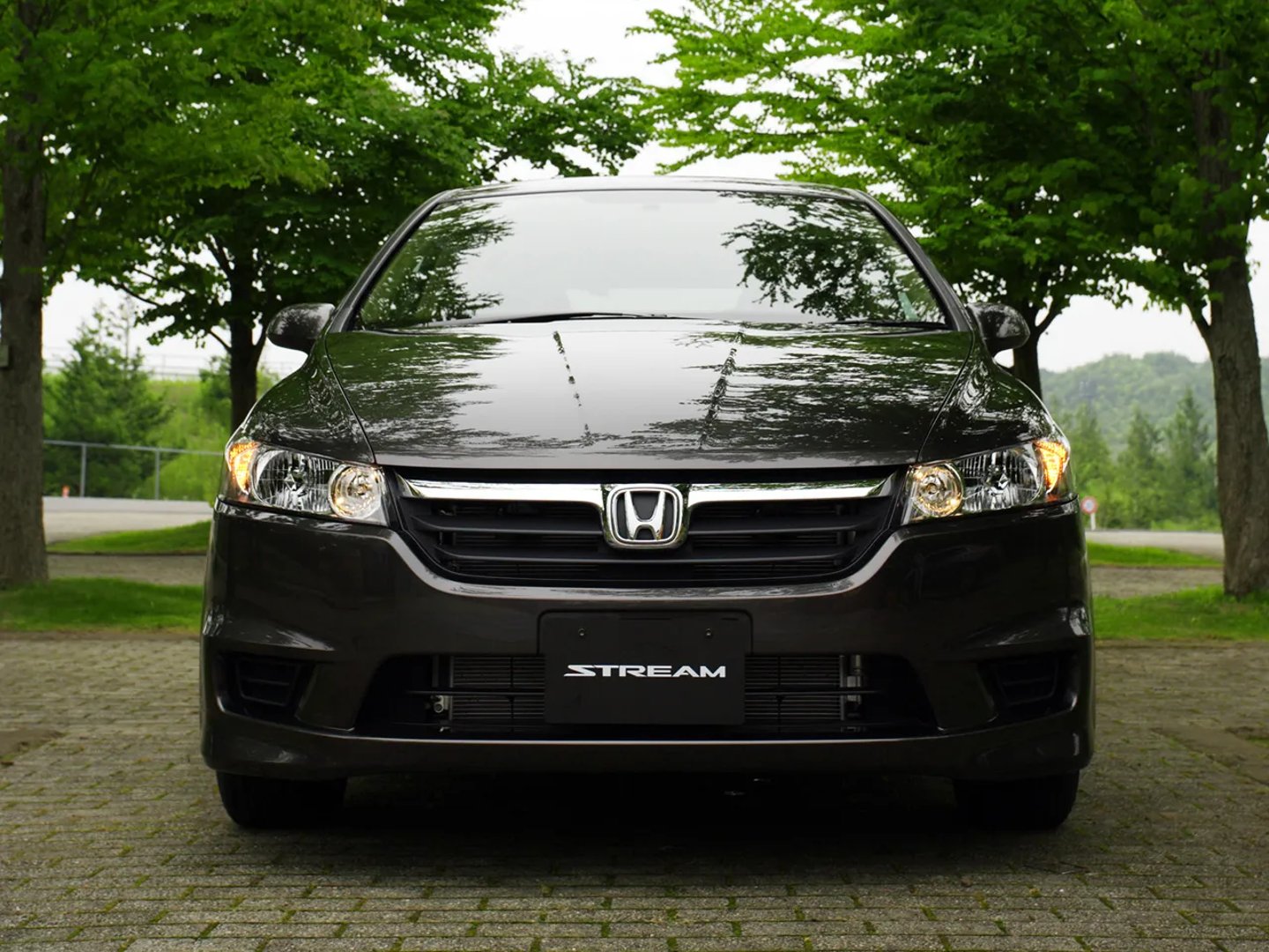 Honda_Stream_2_generation__Compact_Van__5.jpg
