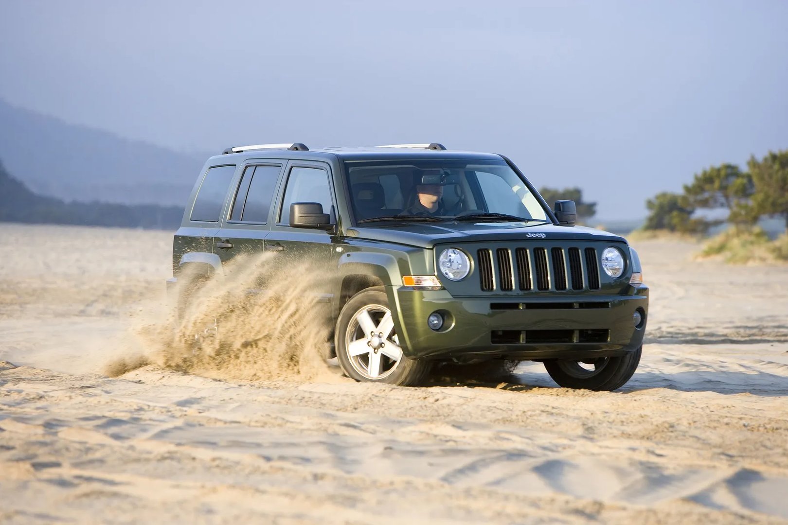 Jeep_Patriot_1_generation__SUV_5-doors__4.jpg