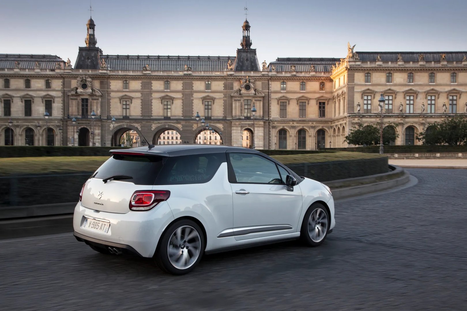 Citroen_DS3_1_generation_restyling__Hatchback_3-door__6.jpg