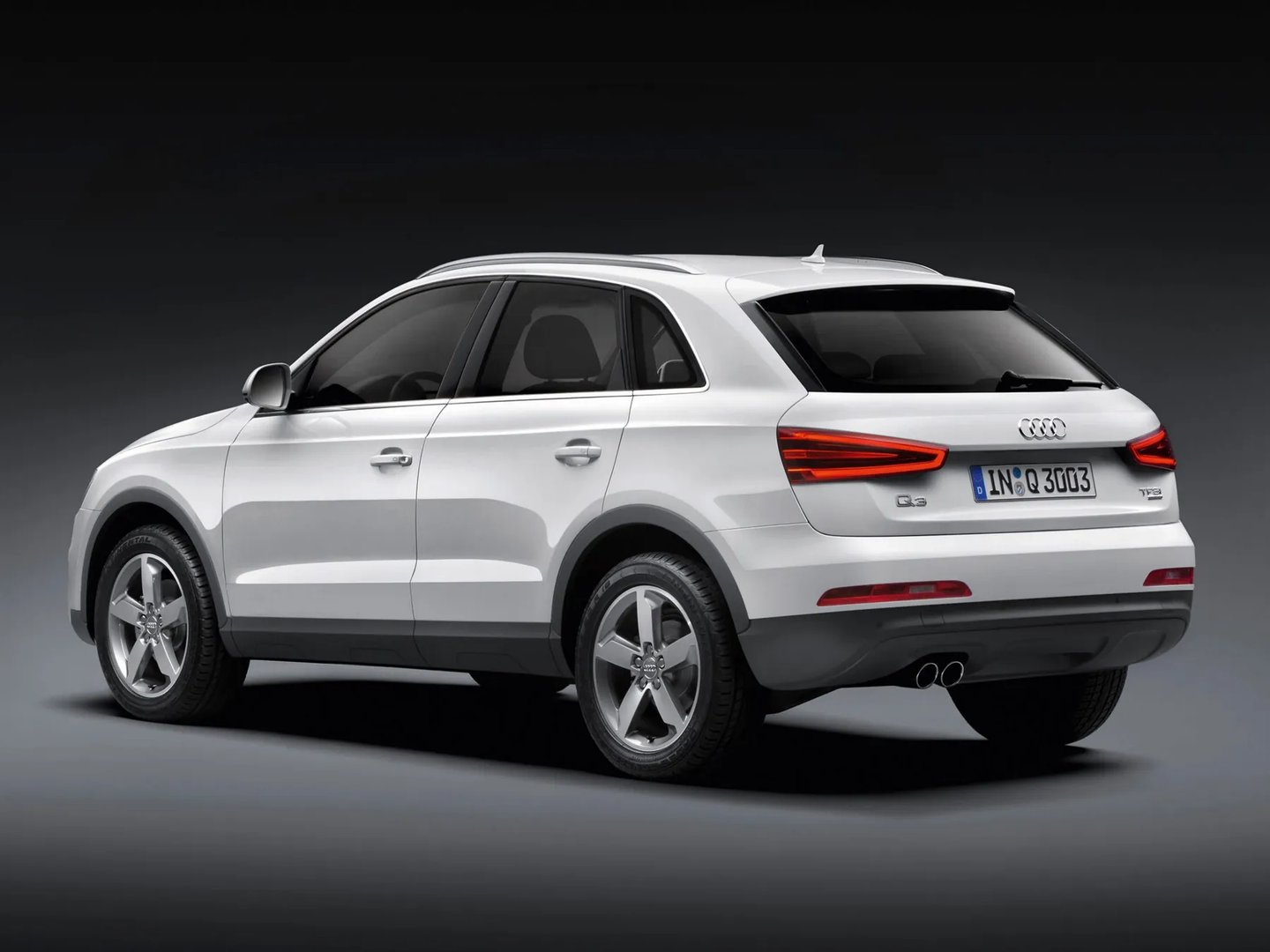 Audi_Q3_1_generation__SUV_5-doors__1.jpg