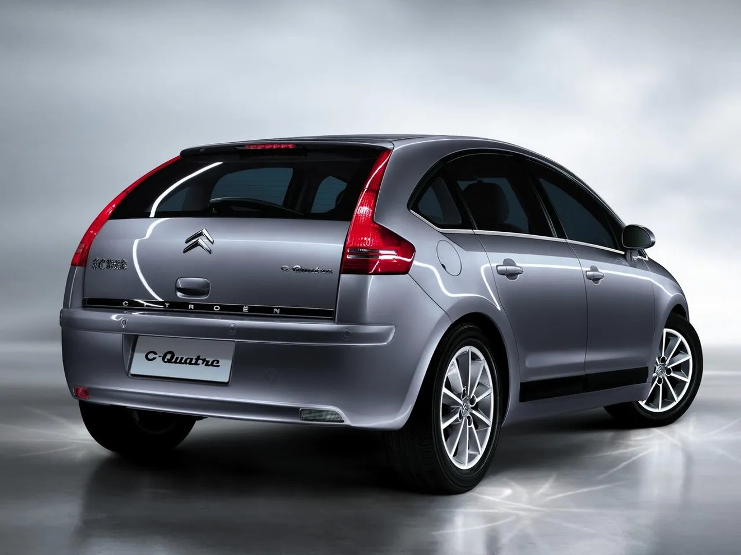 Citroen_C-Quatre_1_generation__Hatchback_5-door__3.jpg