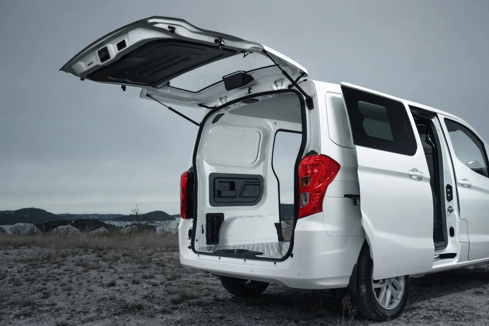 BYD_ETP3_1_generation__Van__7.jpg