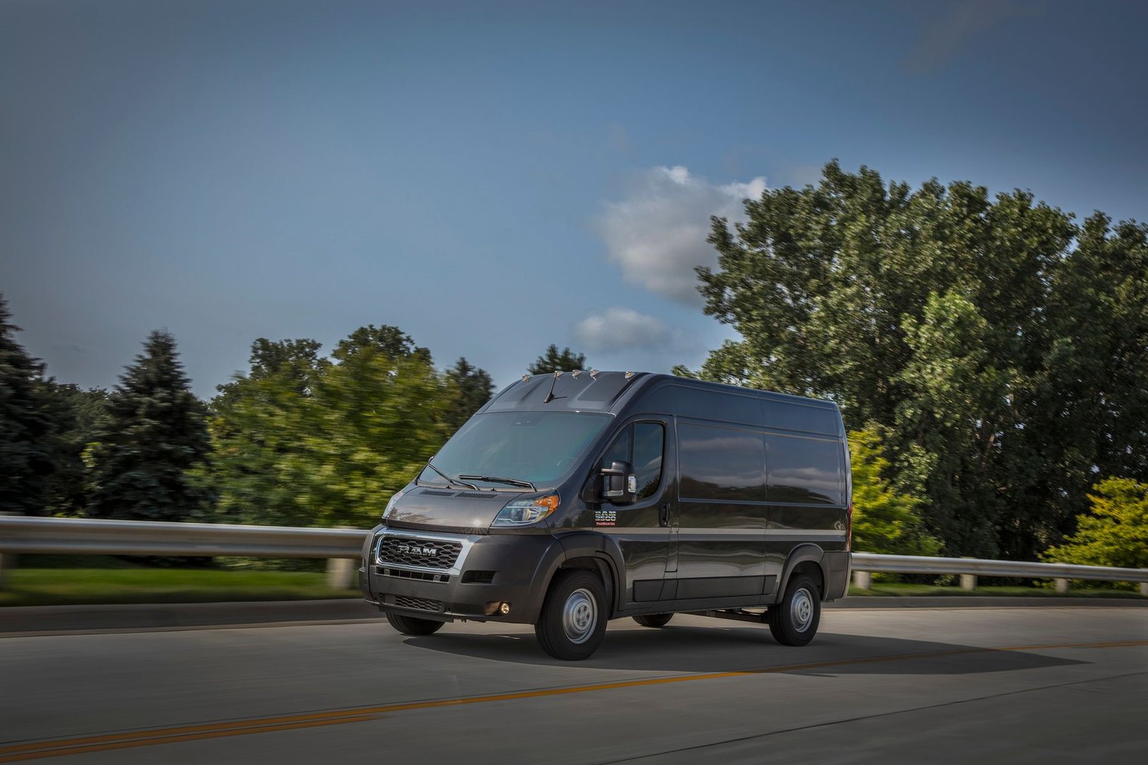 ram_Promaster_1_generation_restyling__Van_Long__10.jpg