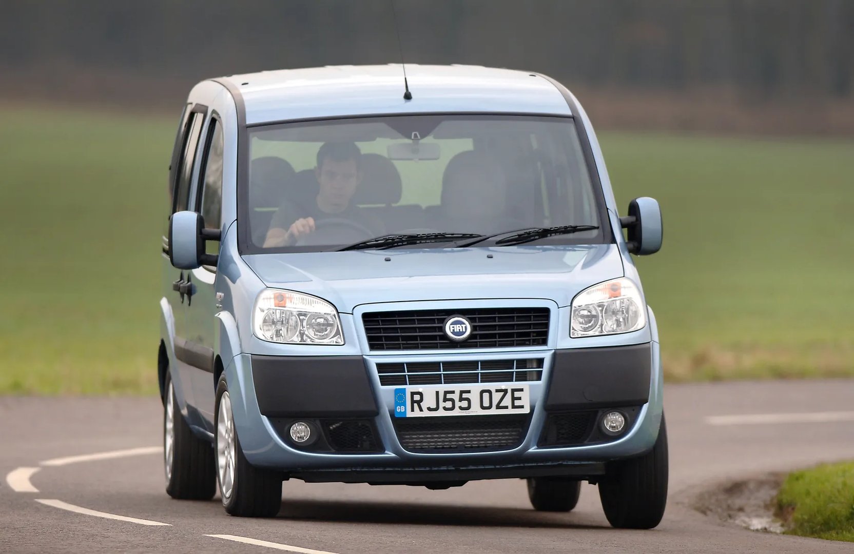 Fiat_Doblo_1_generation_restyling__Compact_Van__3.jpg