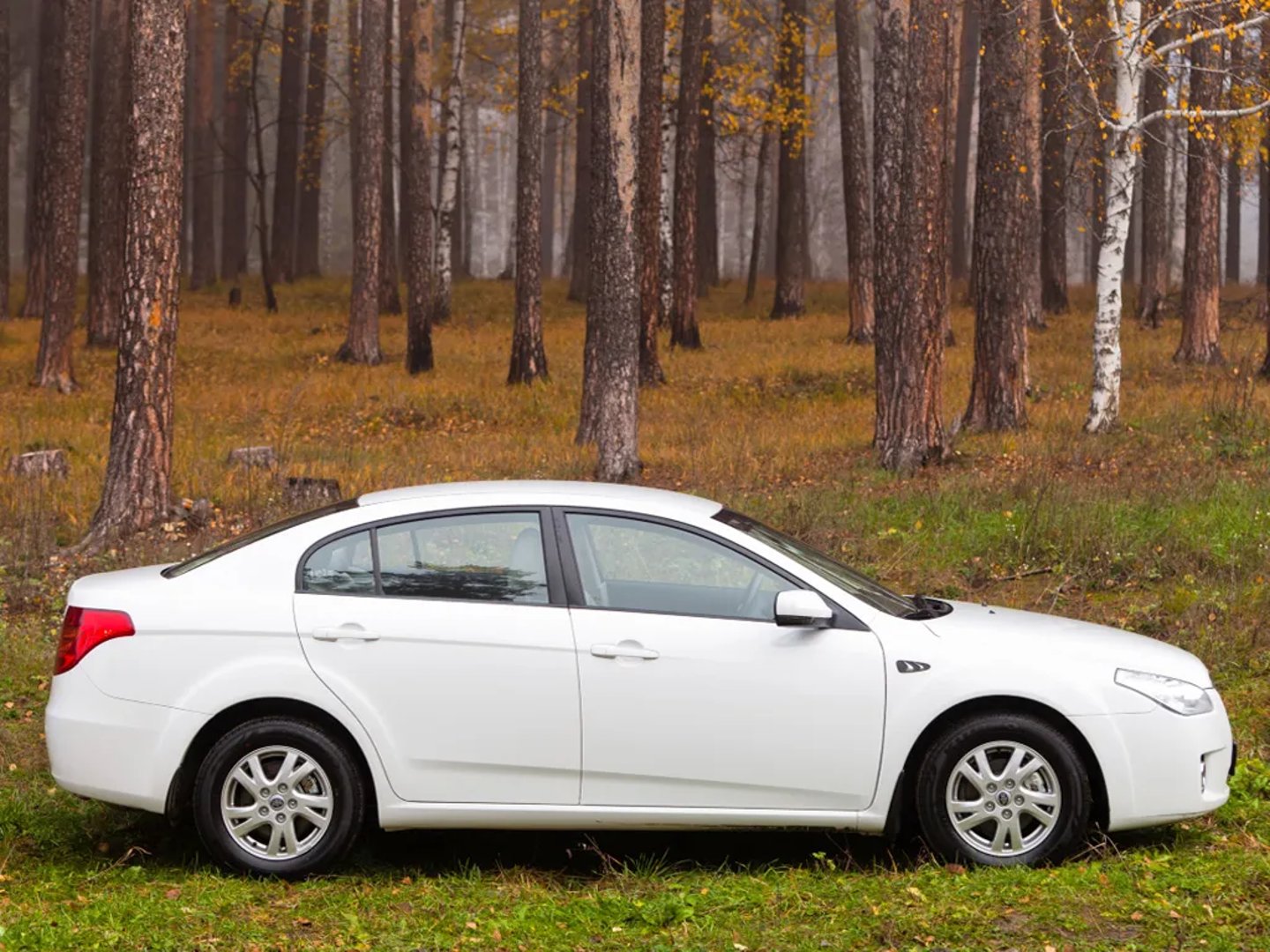 FAW_Besturn_B50_1_generation__Sedan__4.jpg