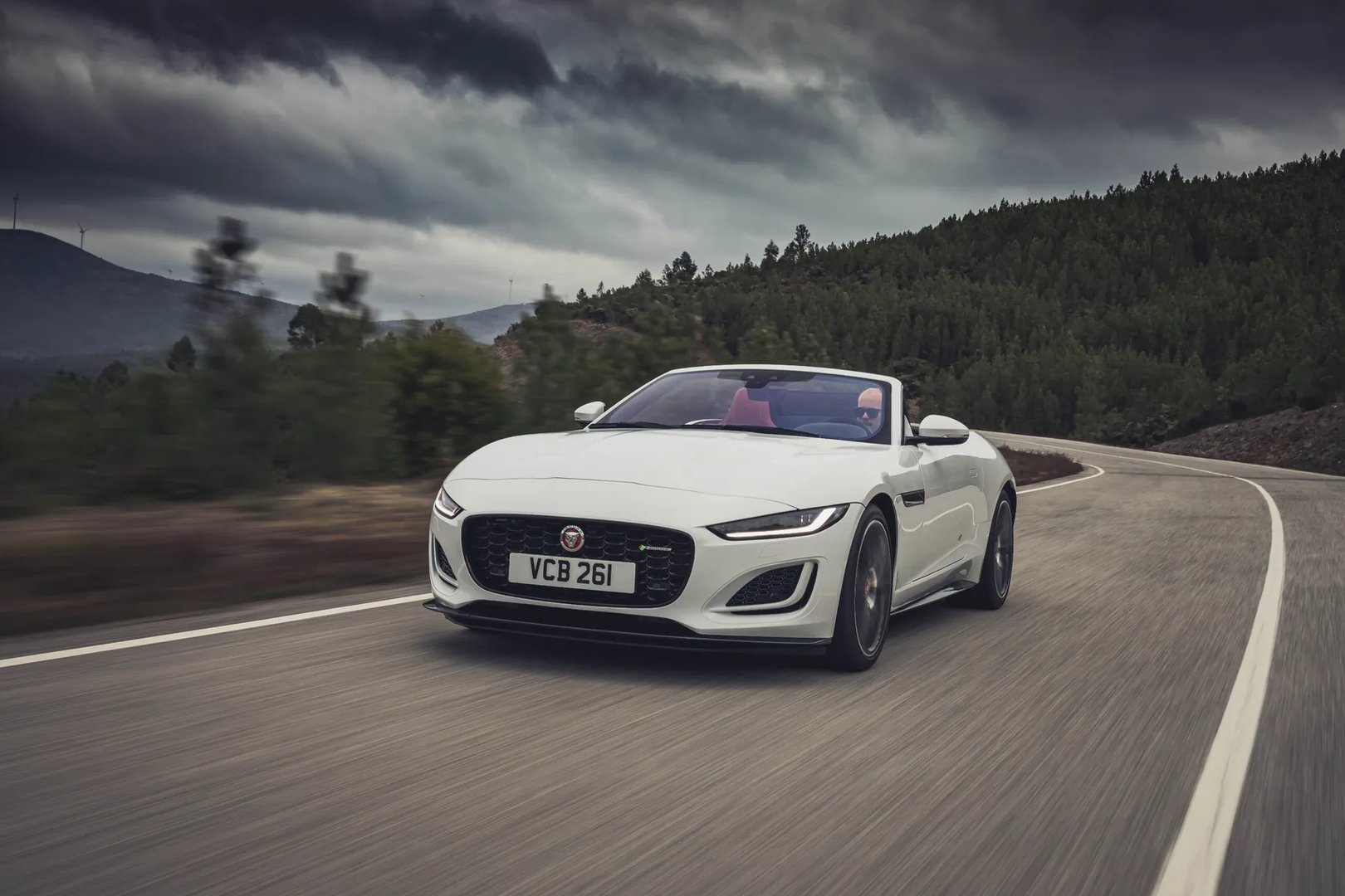 Jaguar_F-Type_1_generation_restyling_2__Roadster__2.jpg