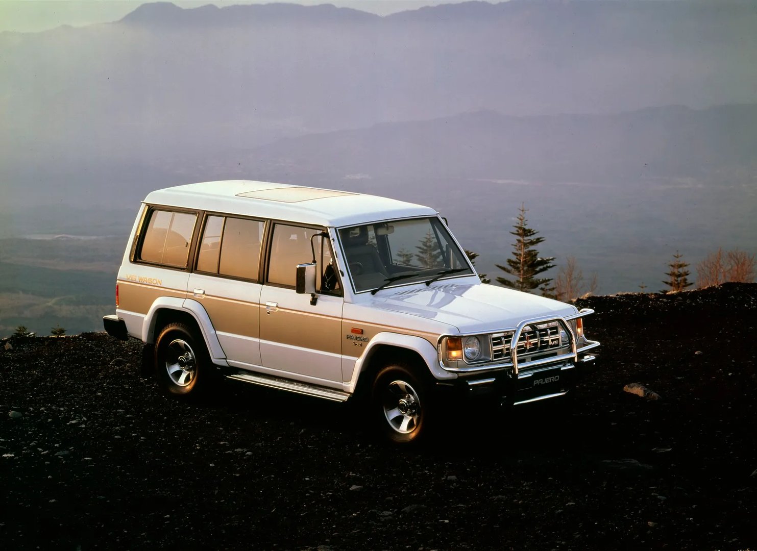 Mitsubishi_Pajero_1_generation__SUV_5-doors__4.jpg
