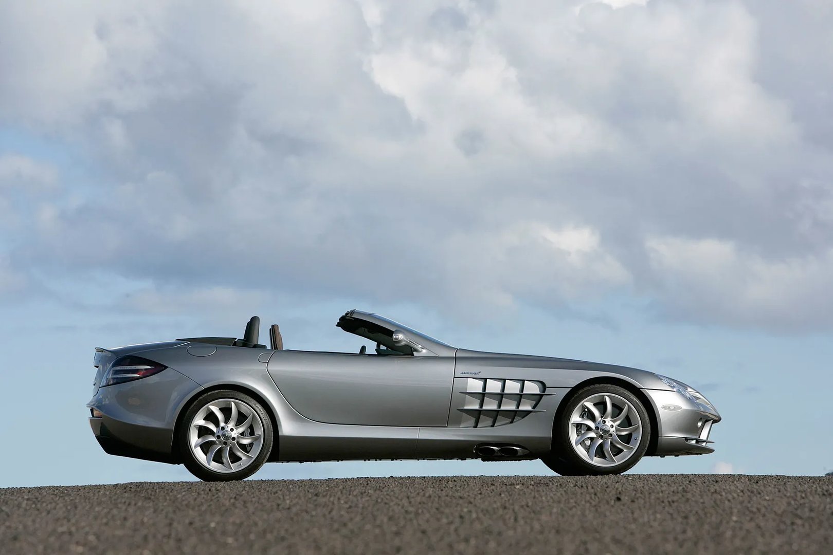 Mercedes_SLR_McLaren_1_generation__Roadster__2.jpg