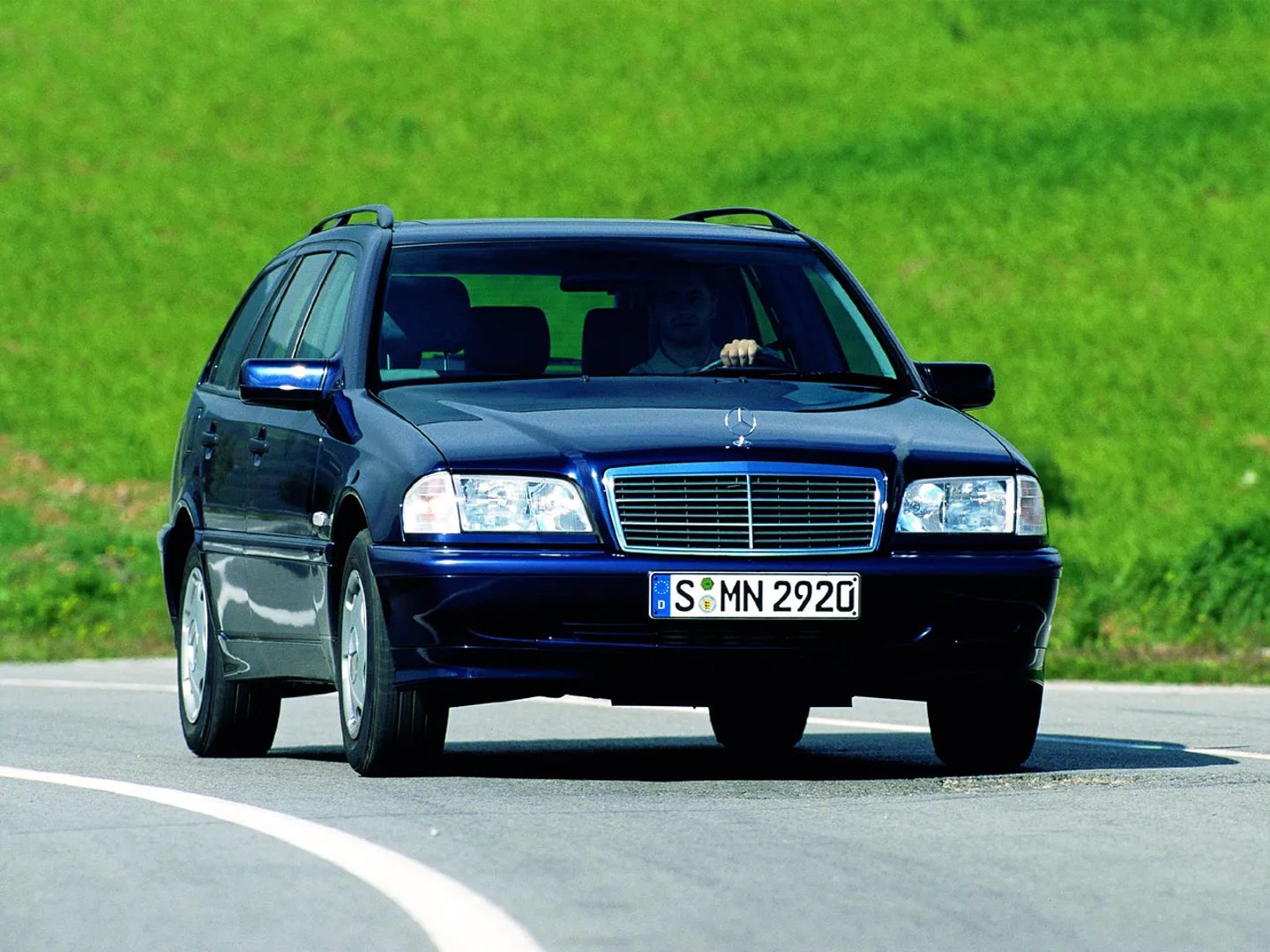 Mercedes_C-Class_1_generation_restyling__Estate_5-door__1.jpg