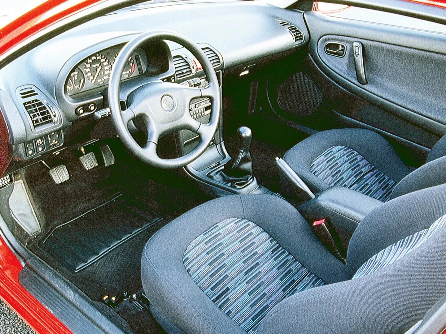 Mazda_MX-3_1_generation__Coupe__10.jpg