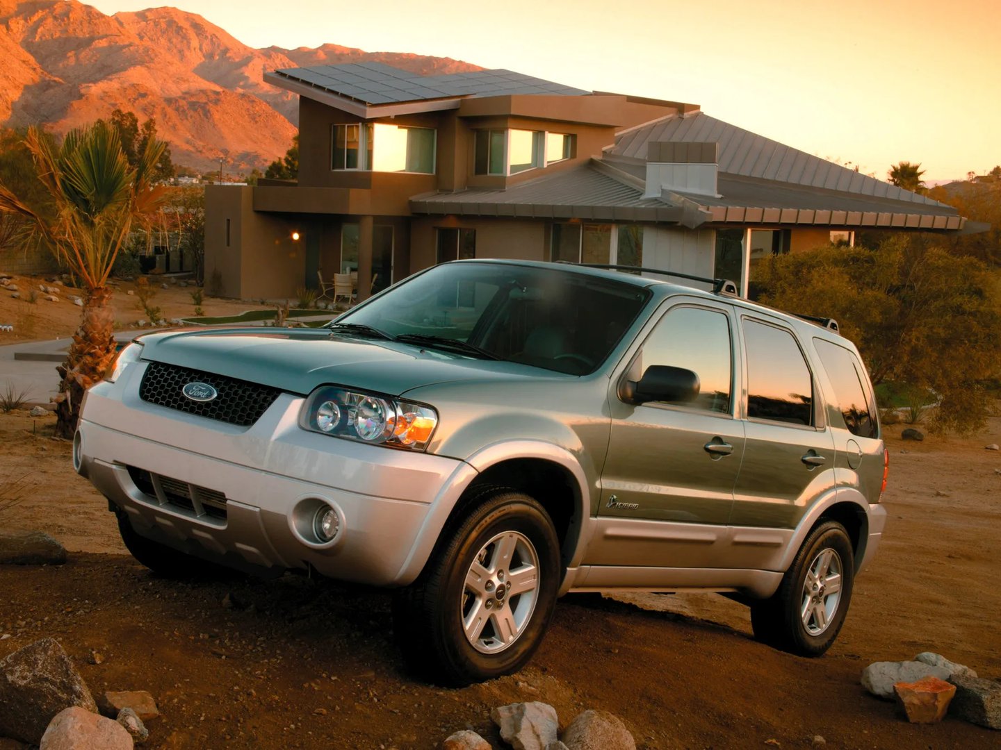 Ford_Escape_1_generation_restyling__SUV_5-doors__3.jpg