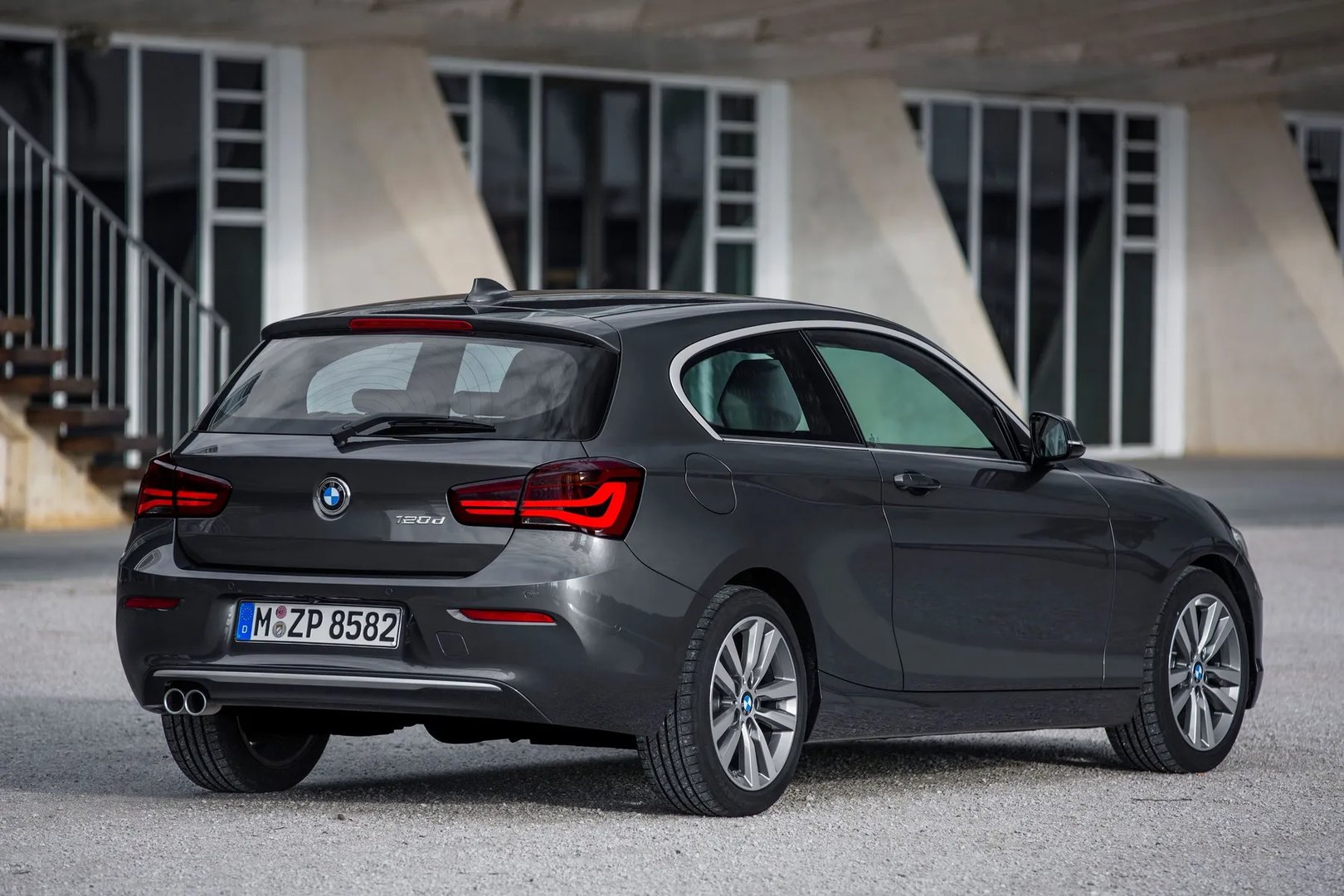 BMW_1_series_2_generation_restyling__Hatchback_3-door__3.jpg