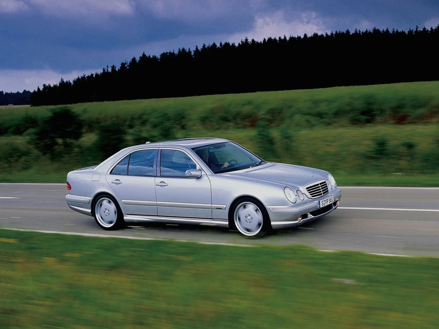 Mercedes_E-Class_AMG_2_generation_restyling__Sedan__5.jpg