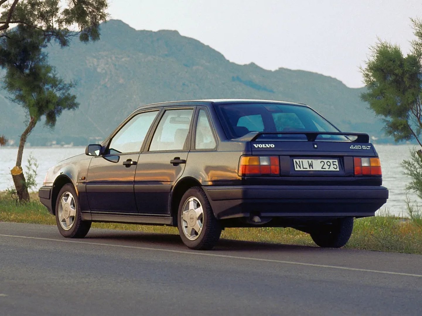 Volvo_440_1_generation__Hatchback_5-door__4.jpg