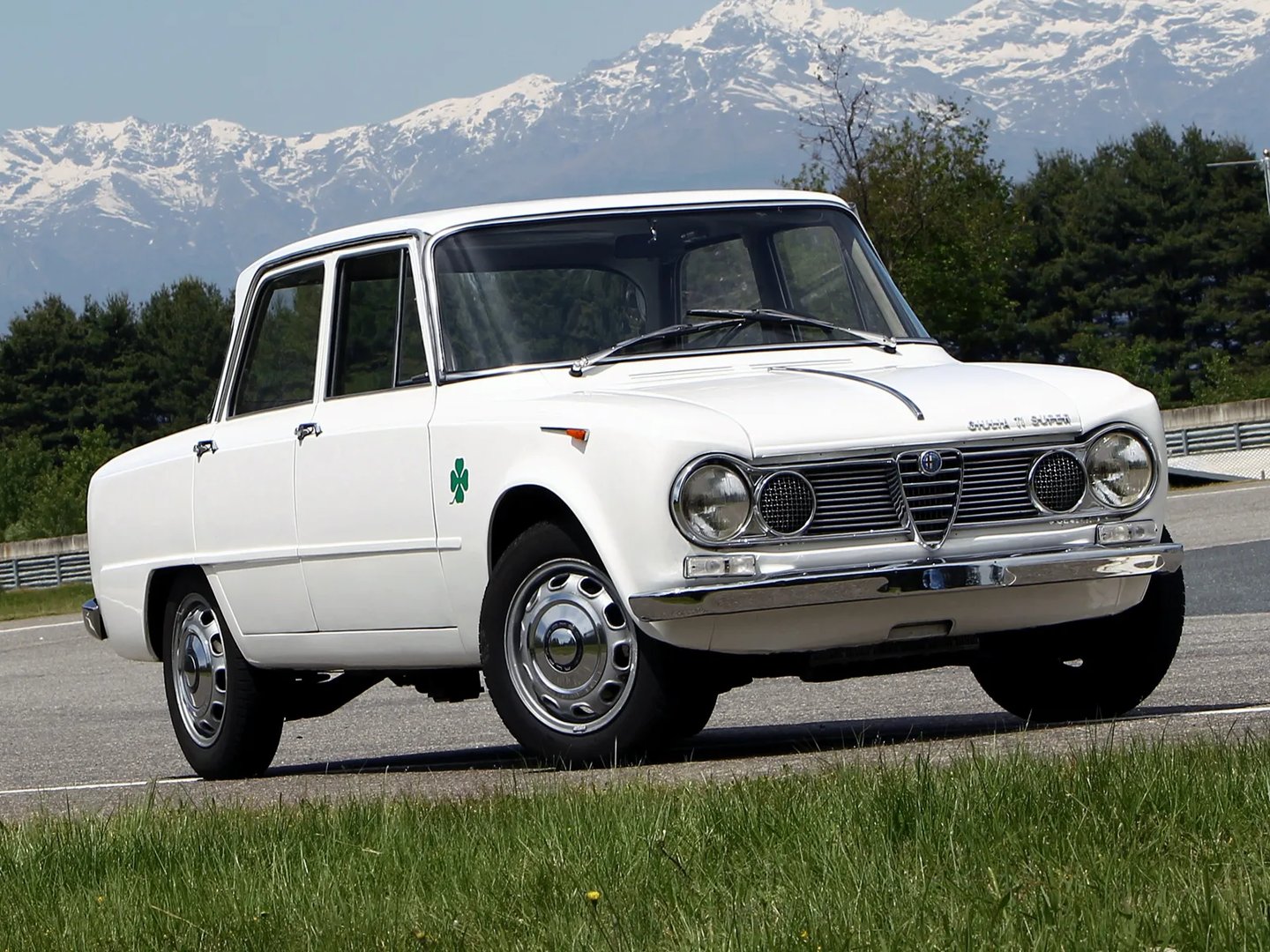 Alfa Romeo_105_115_1_generation__Sedan__1.jpg