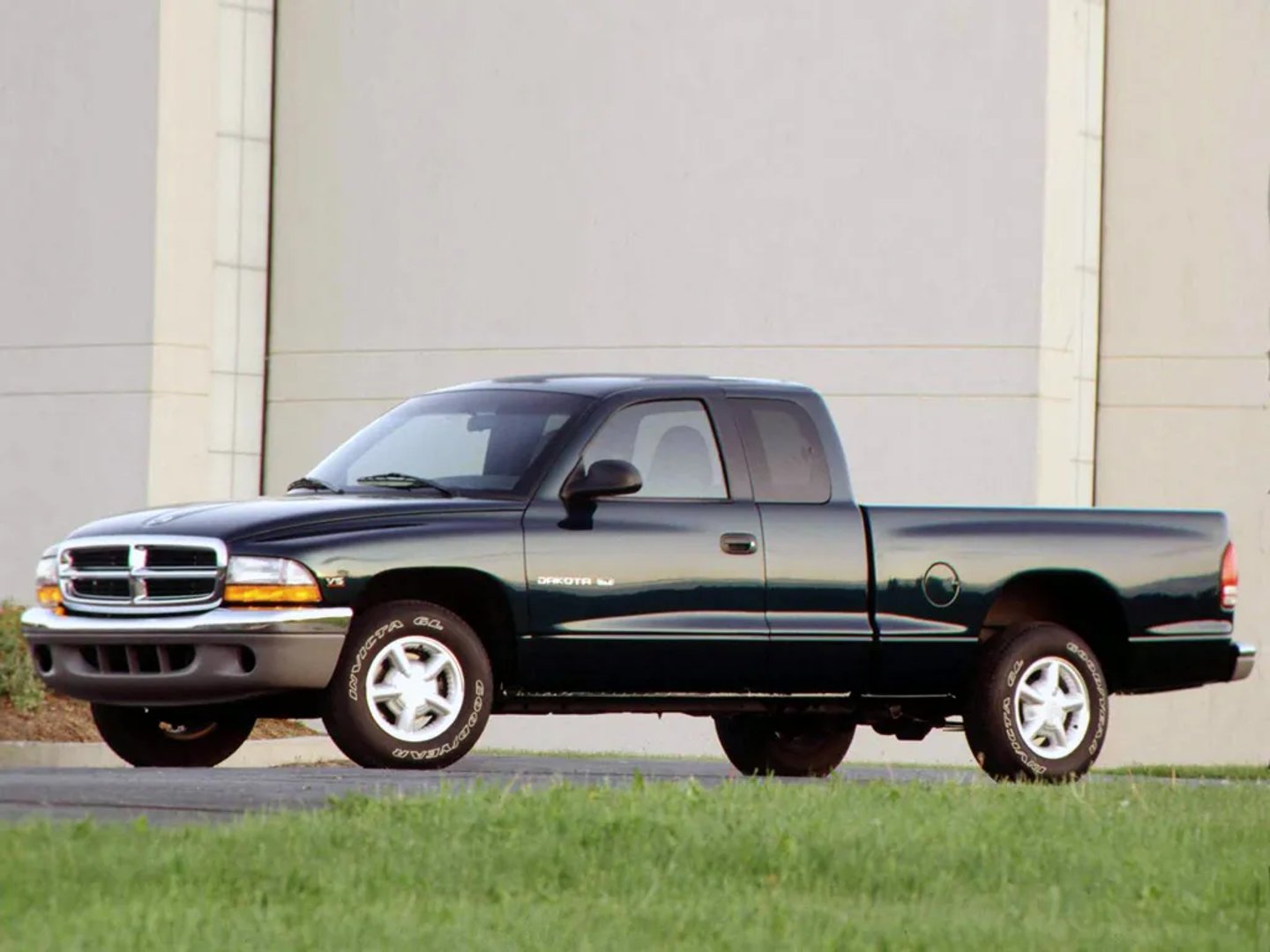 Dodge_Dakota_2_generation__Pickup_1.5-cab__2.jpg