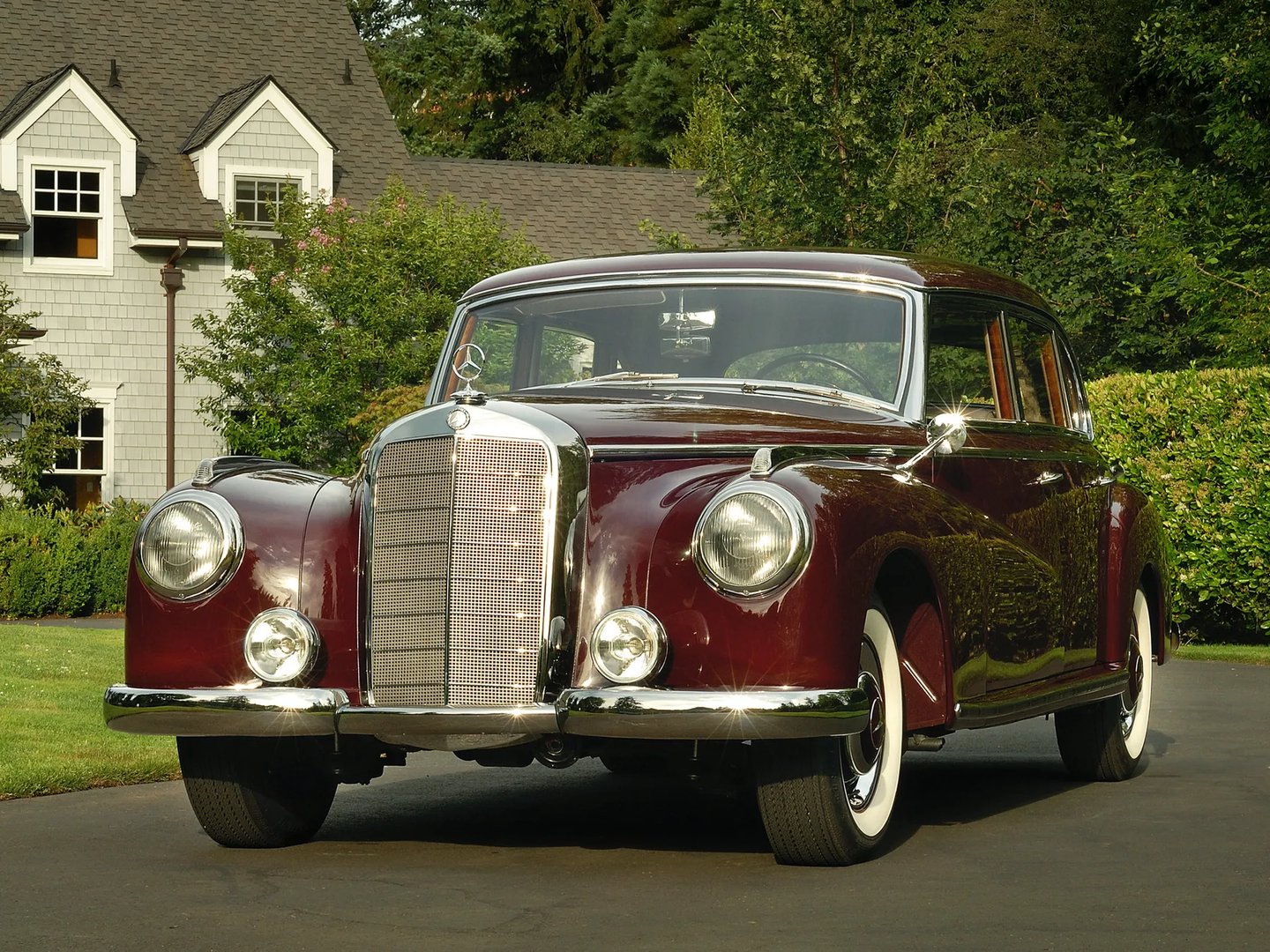 300  Sedan