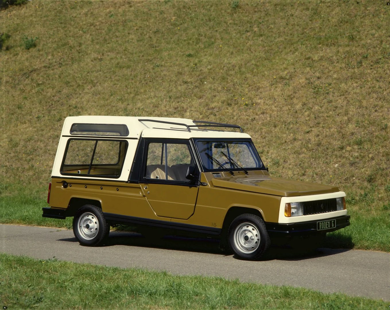Renault_Rodeo_1_generation__SUV_cabriolet__5.jpg