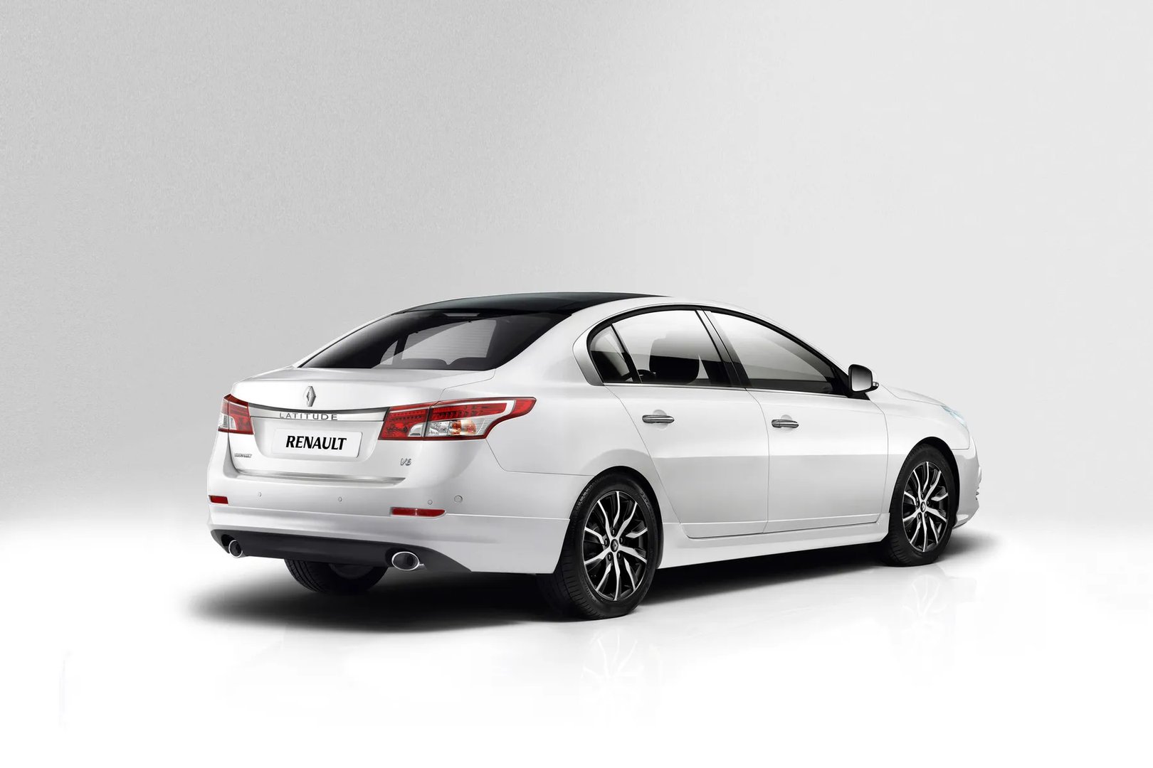 Renault_Latitude_1_generation_restyling__Sedan__1.jpg