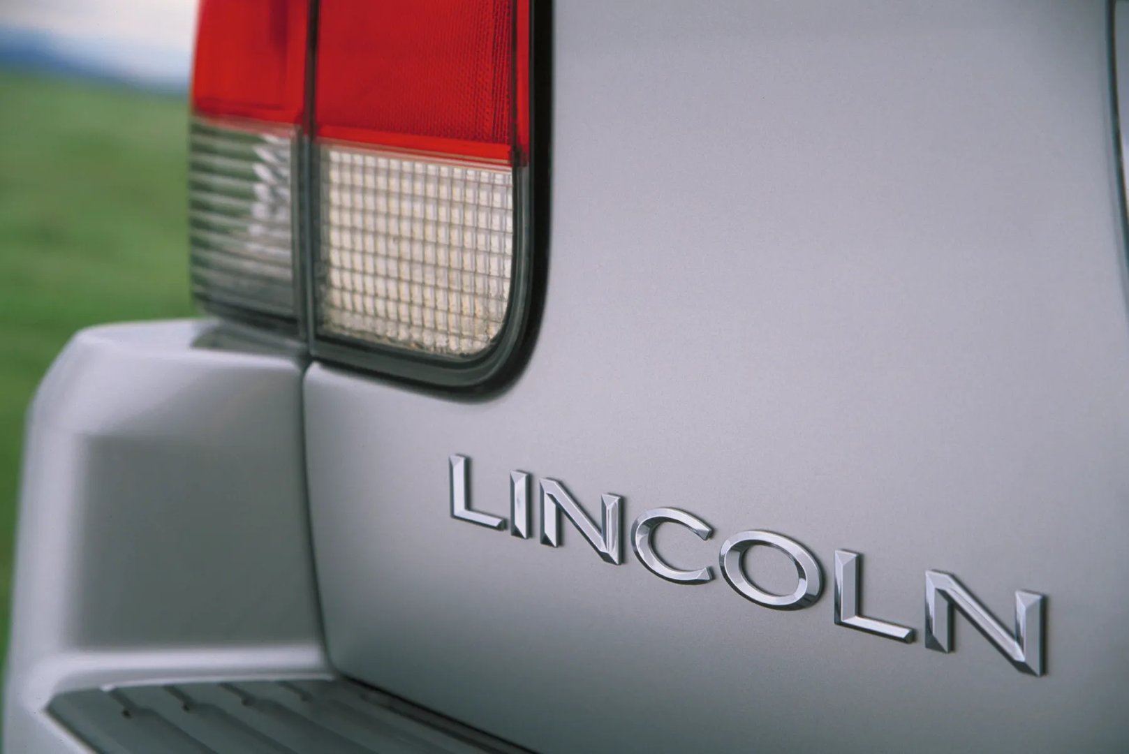 Lincoln_Aviator_1_generation__SUV_5-doors__9.jpg
