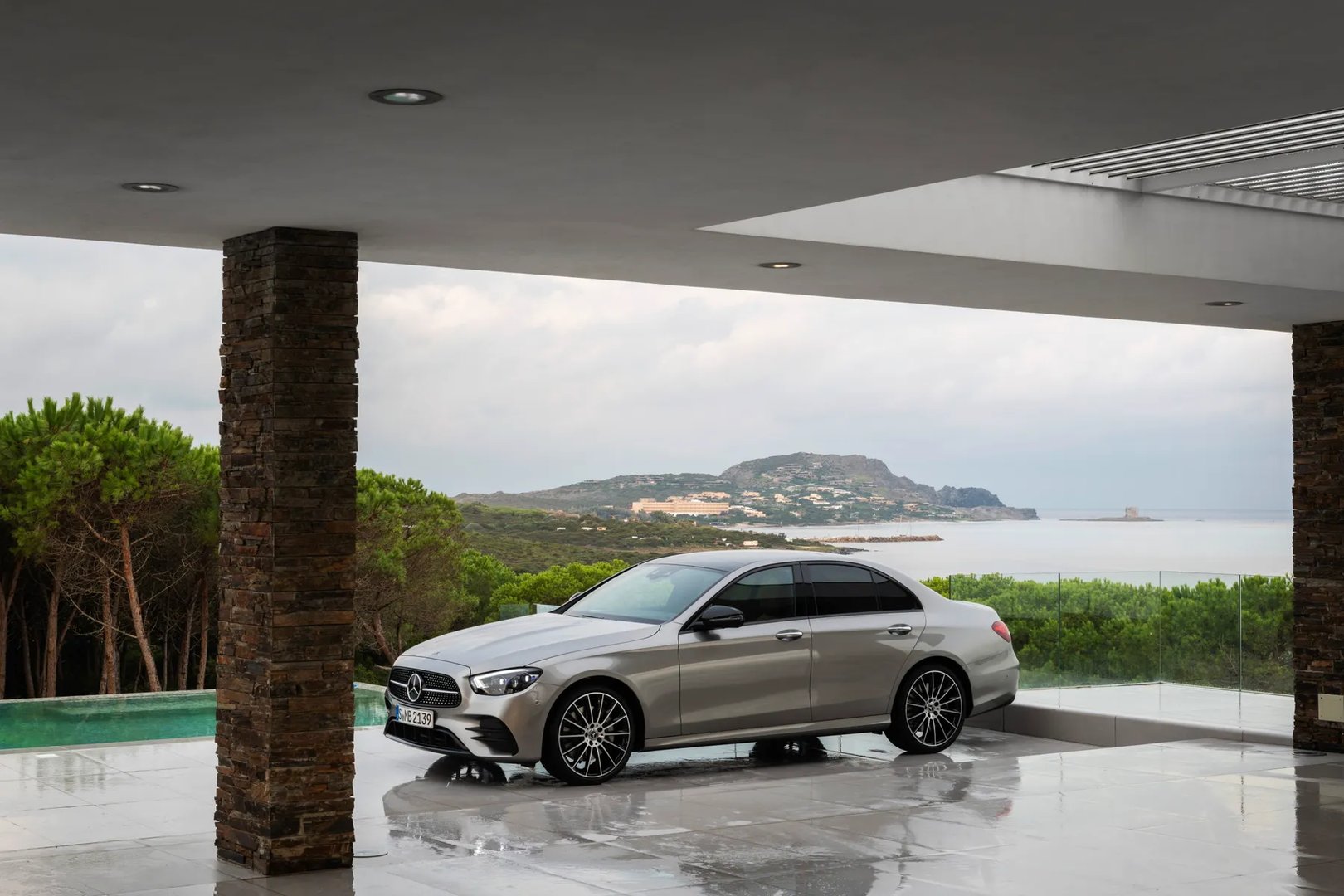 Mercedes_E-Class_5_generation_restyling__Sedan__11.jpg