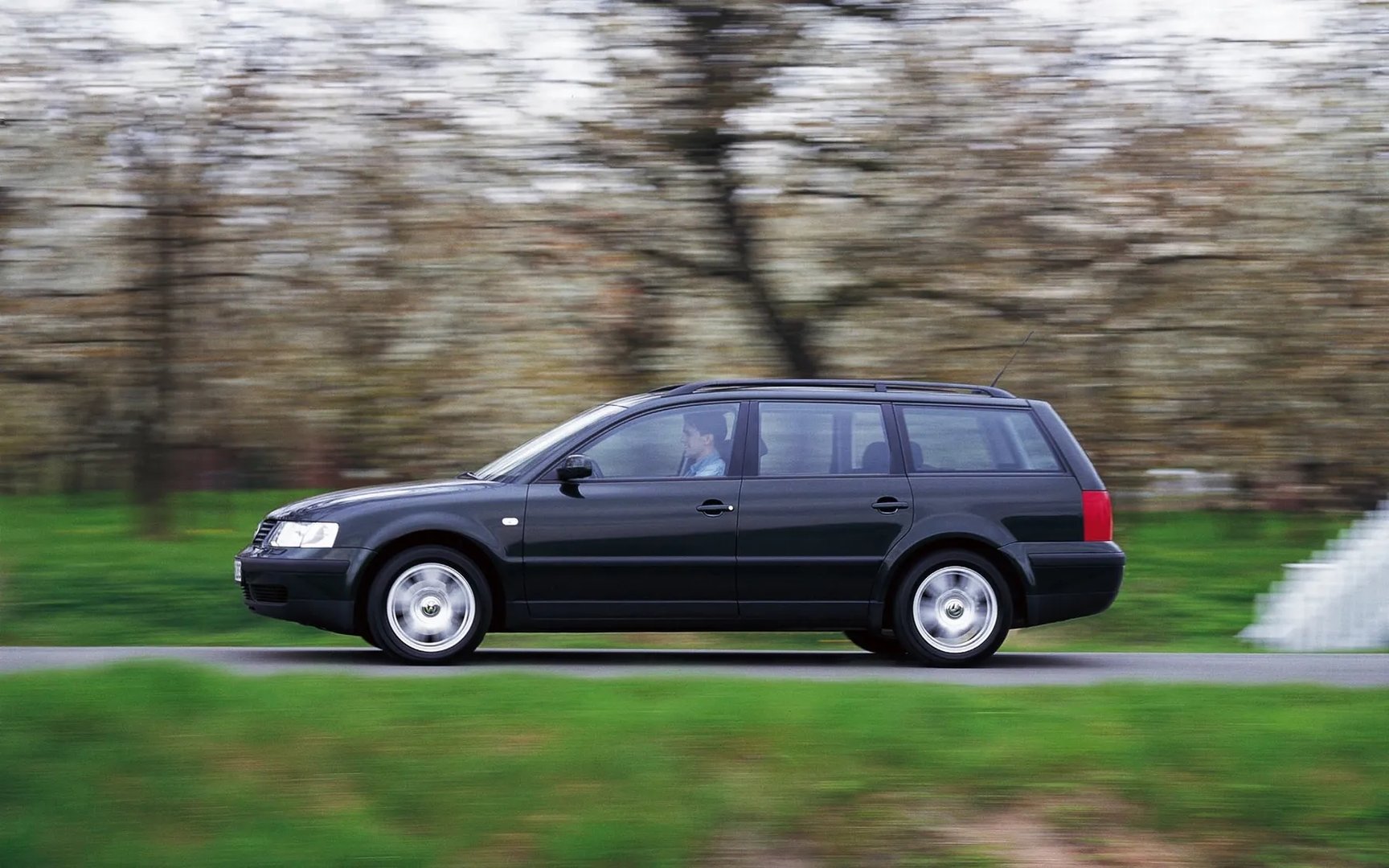 Volkswagen_Passat_5_generation__Estate_5-door__8.jpg