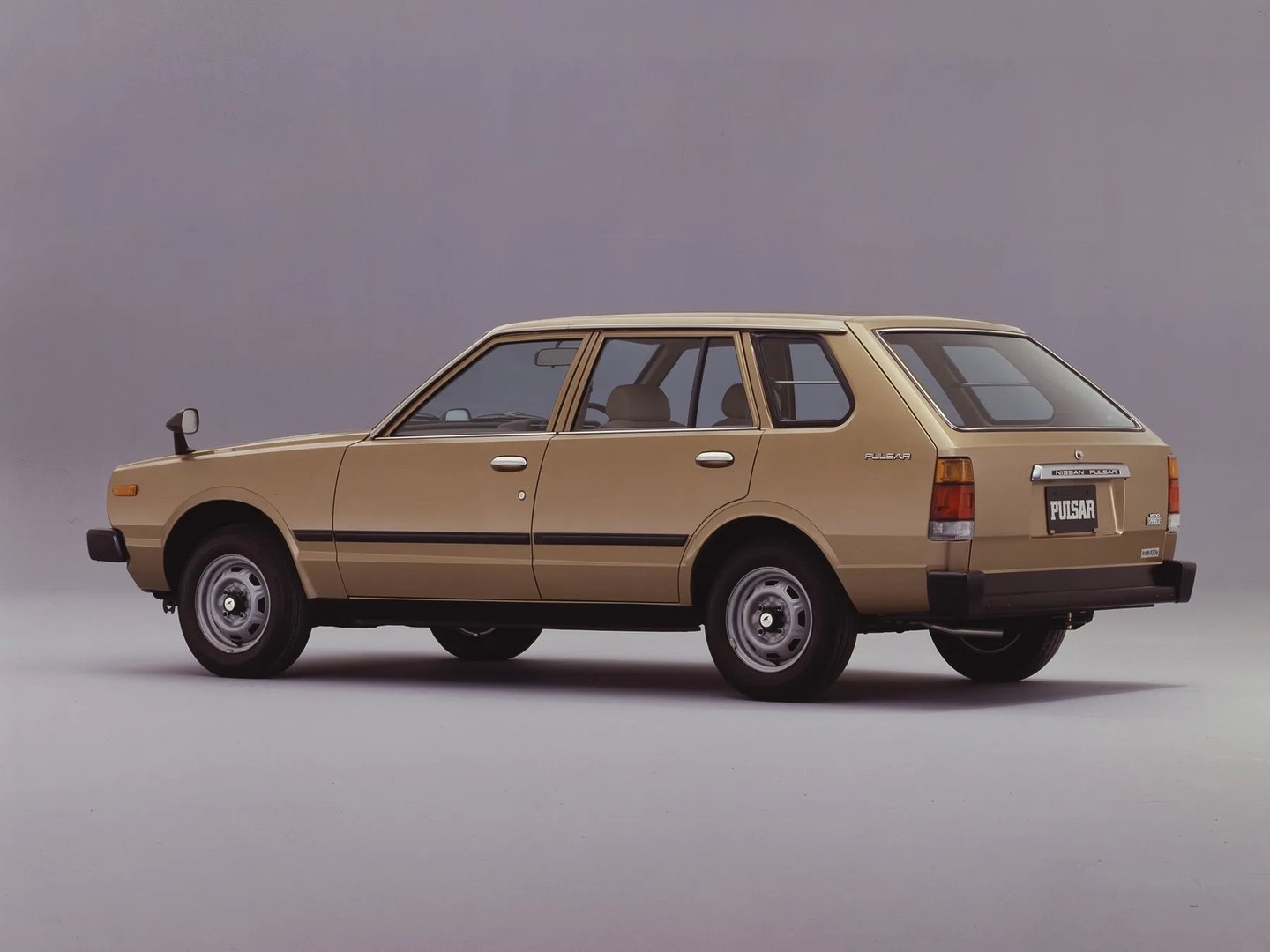 Nissan_Pulsar_1_generation__Estate_5-door__1.jpg