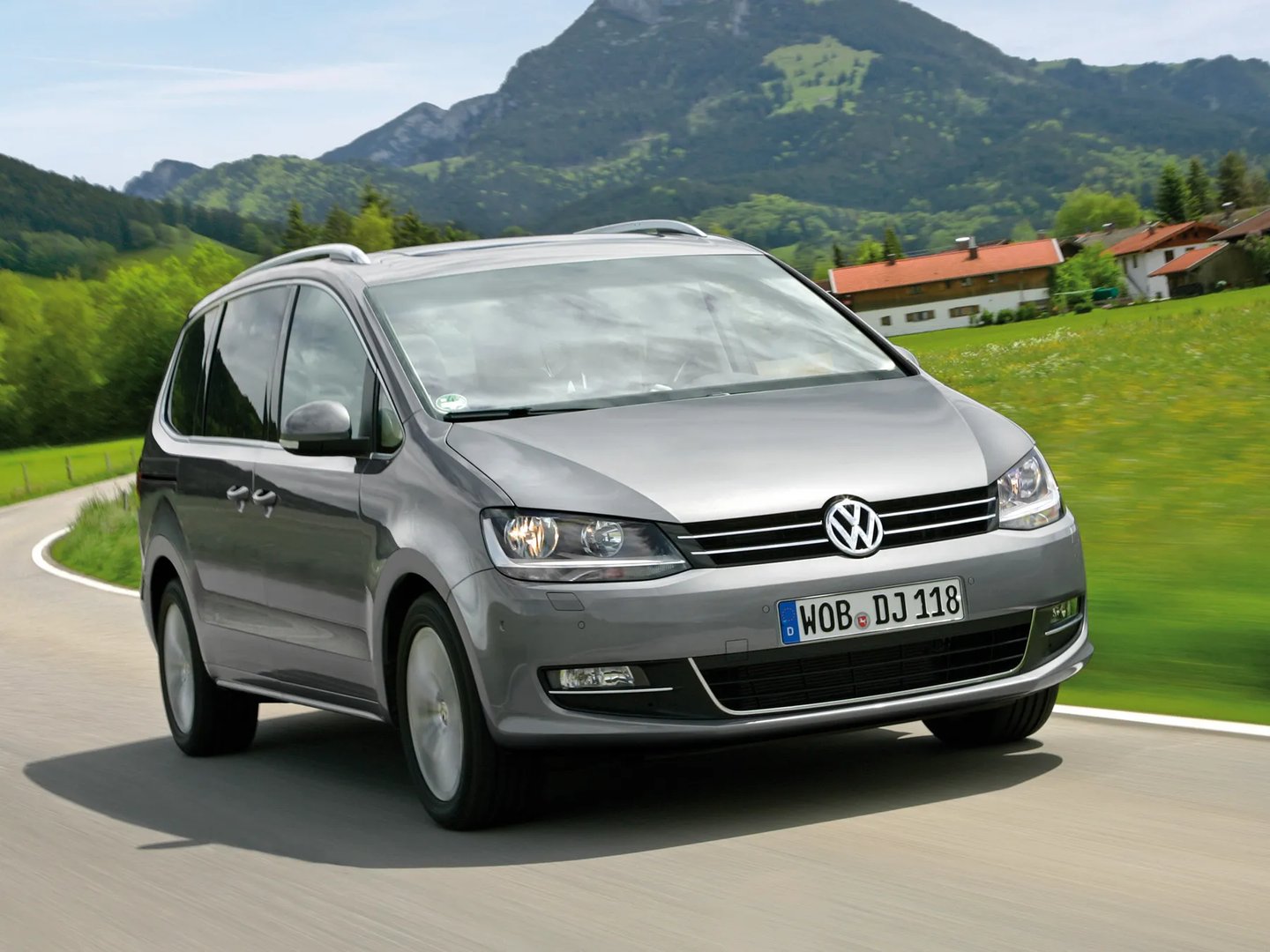 Volkswagen_Sharan_2_generation__Minivan__1.jpg