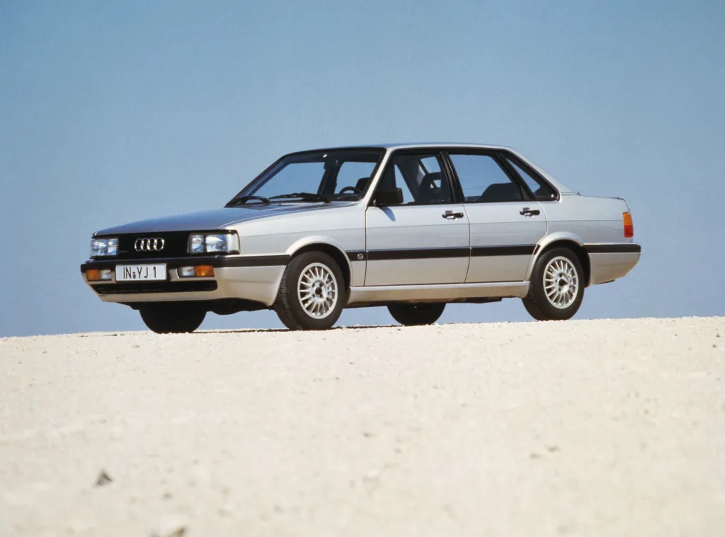 Audi_90_1_generation__Sedan__1.jpg