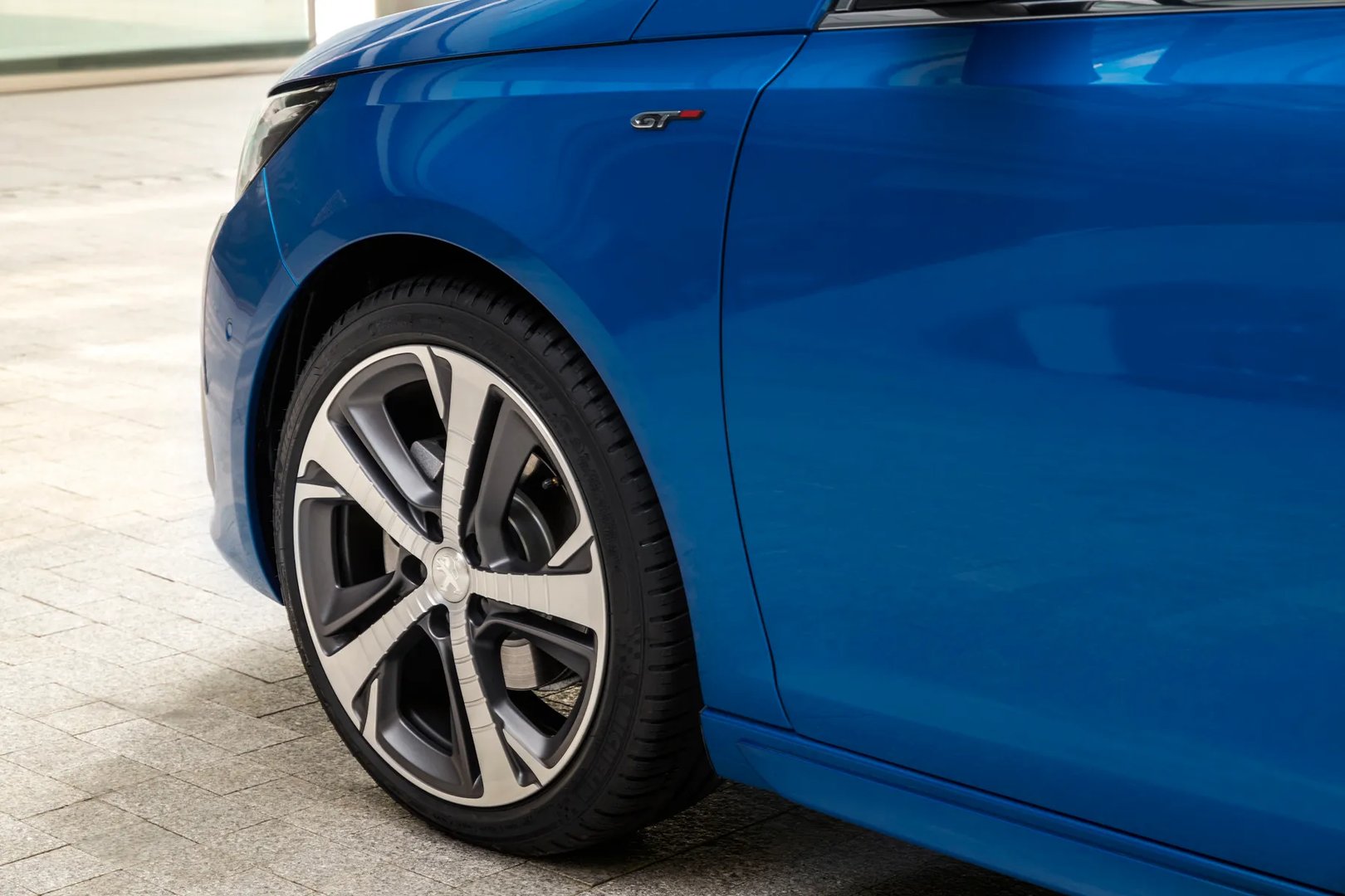 Peugeot_308_2_generation_restyling__Hatchback_5-door__12.jpg