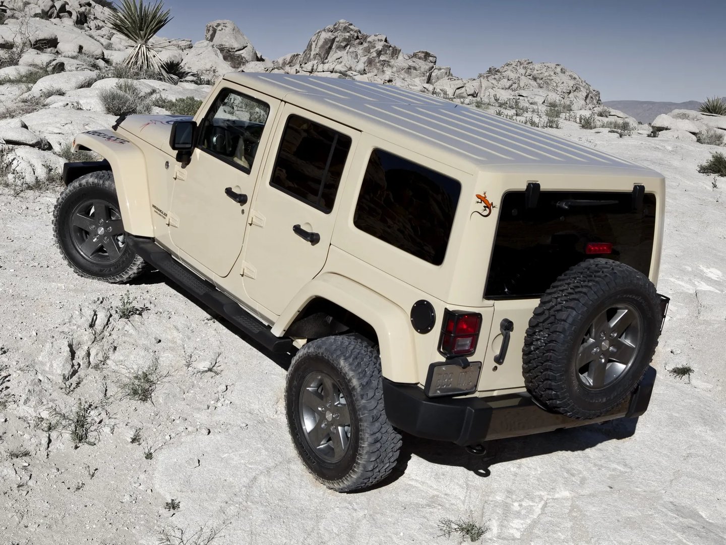 Jeep_Wrangler_3_generation__SUV_5-doors__1.jpg