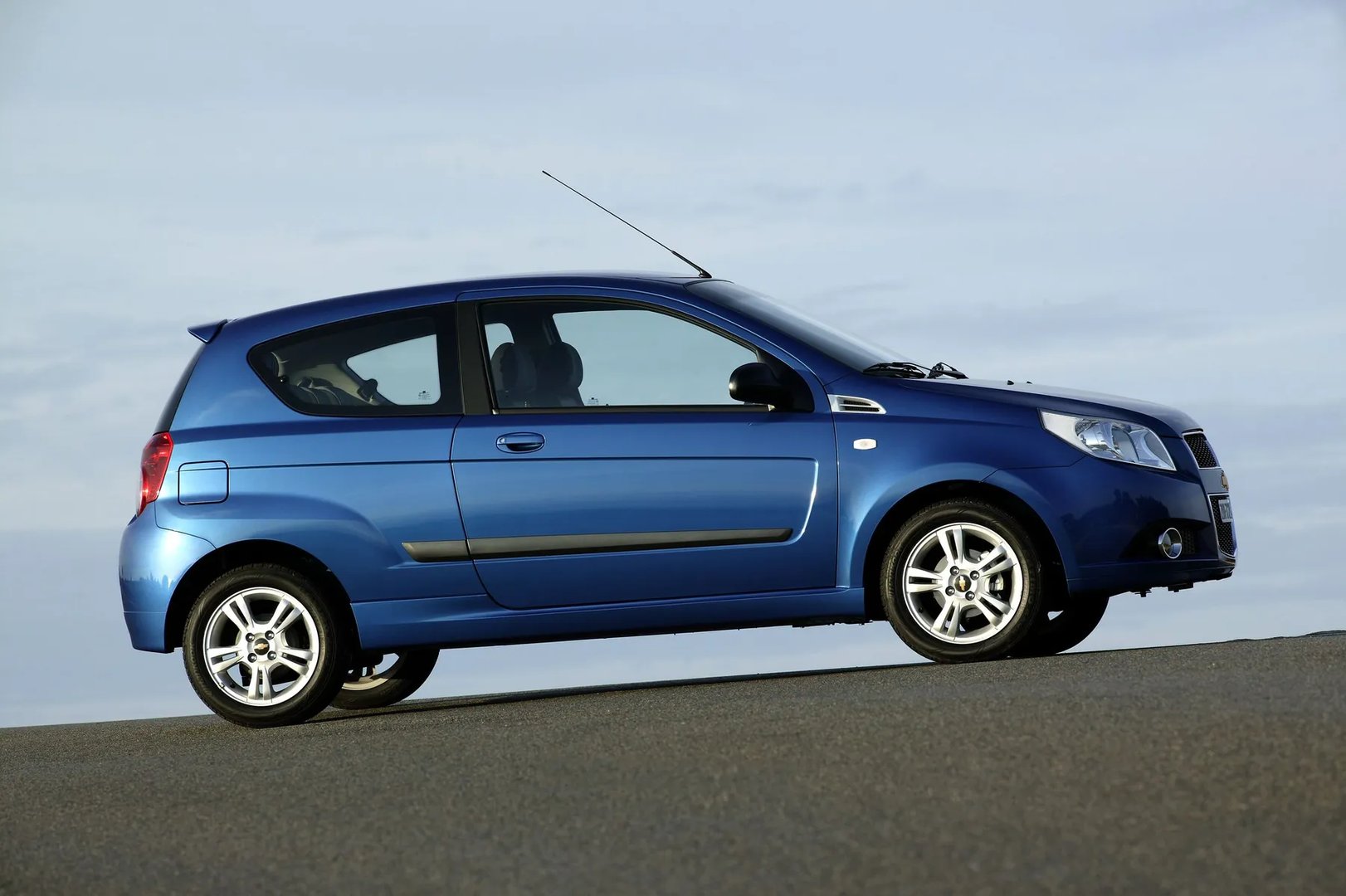 Chevrolet_Aveo_1_generation_restyling__Hatchback_3-door__5.jpg