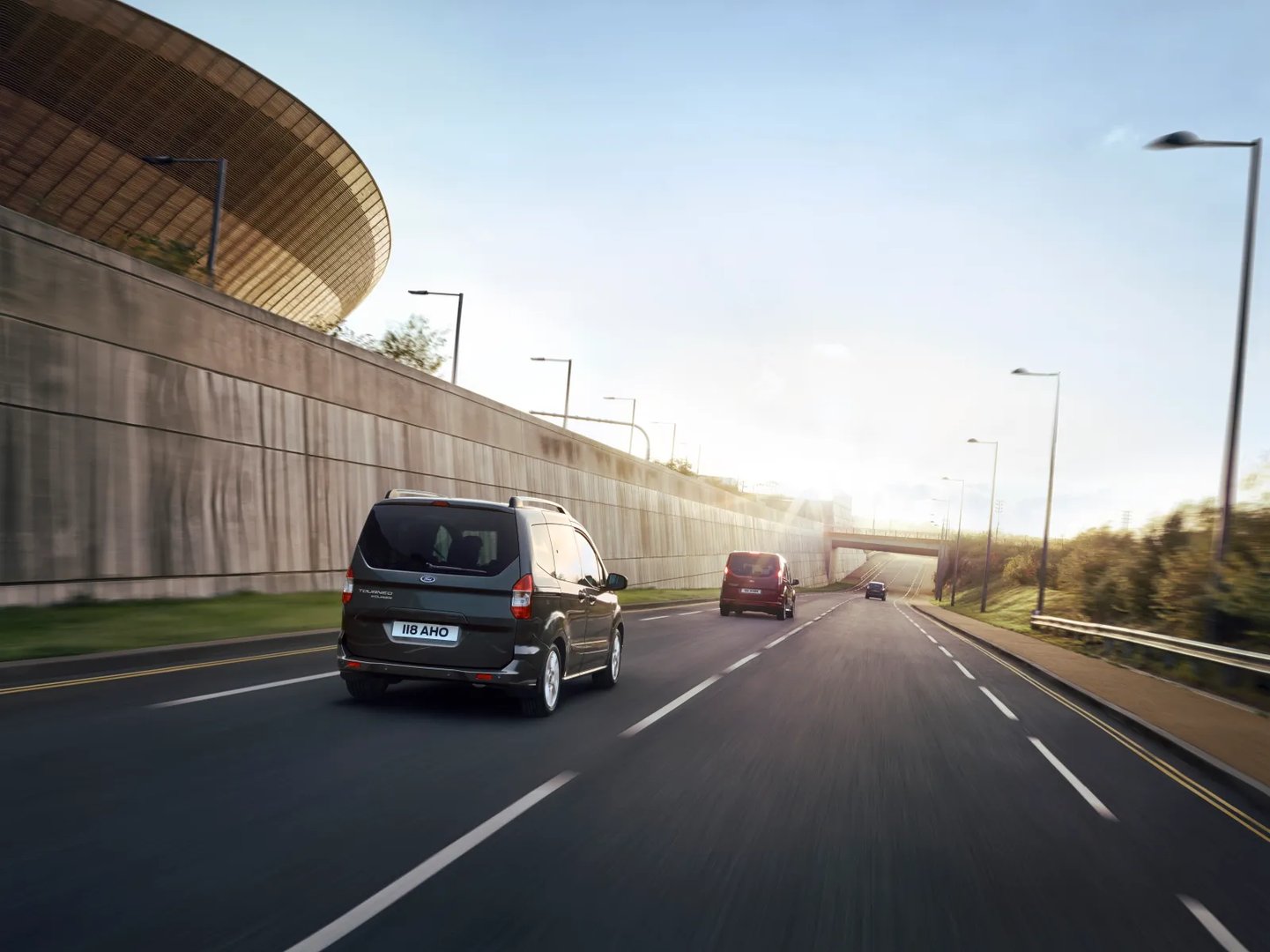 Ford_Tourneo_Courier_1_generation_restyling__Compact_Van__3.jpg