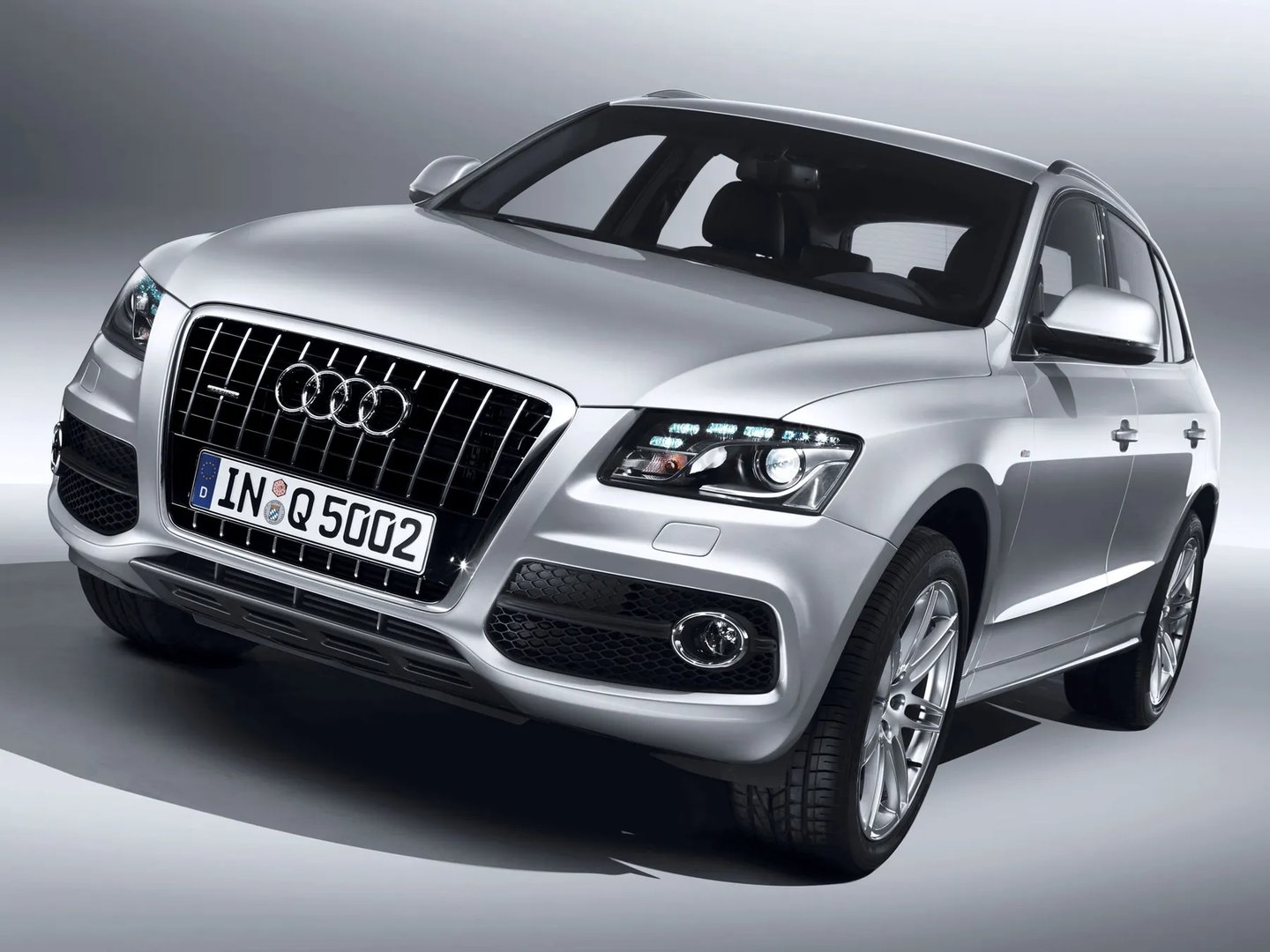 Audi_Q5_1_generation__SUV_5-doors__6.jpg
