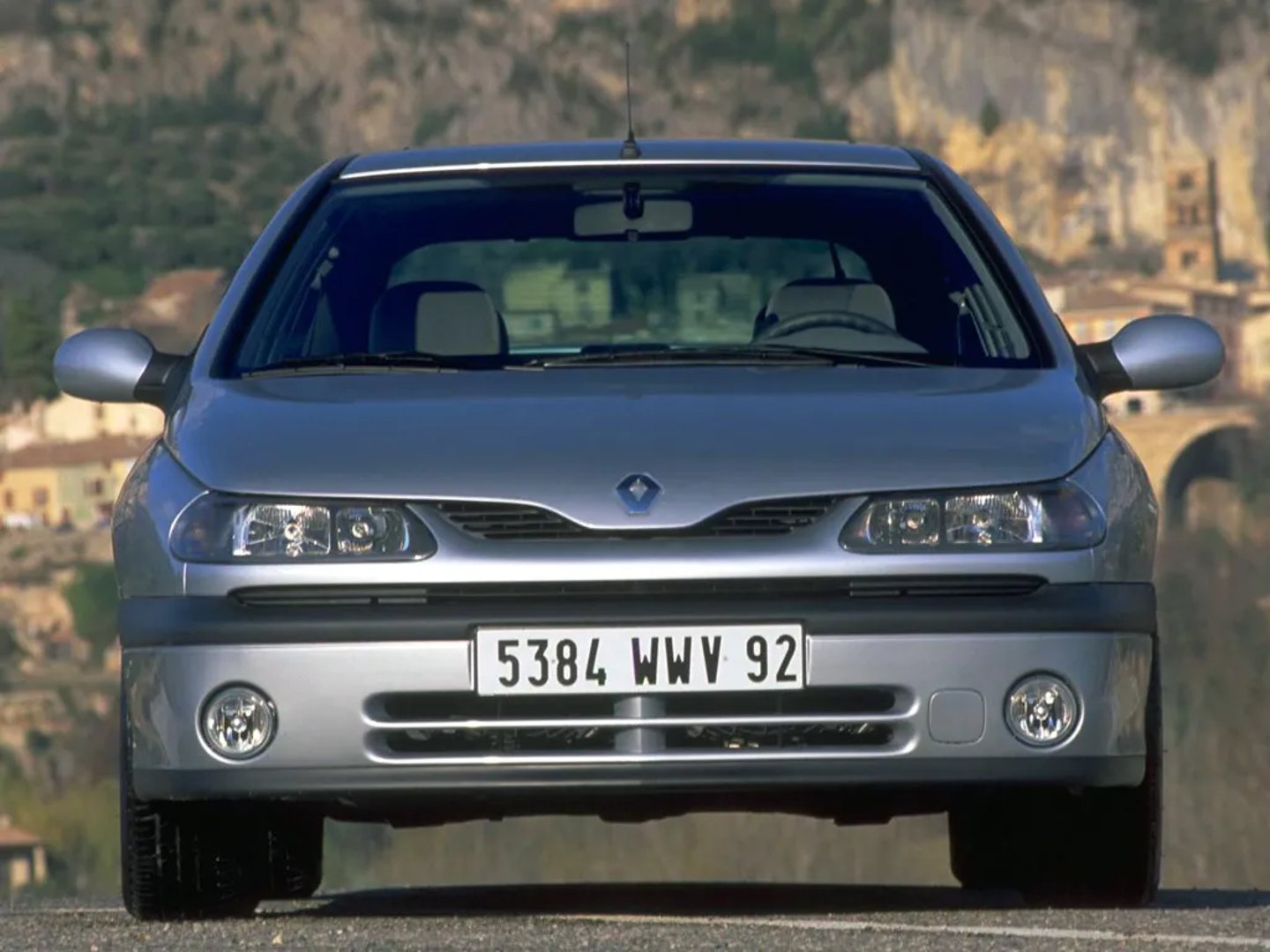 Renault_Laguna_1_generation__Liftback__4.jpg