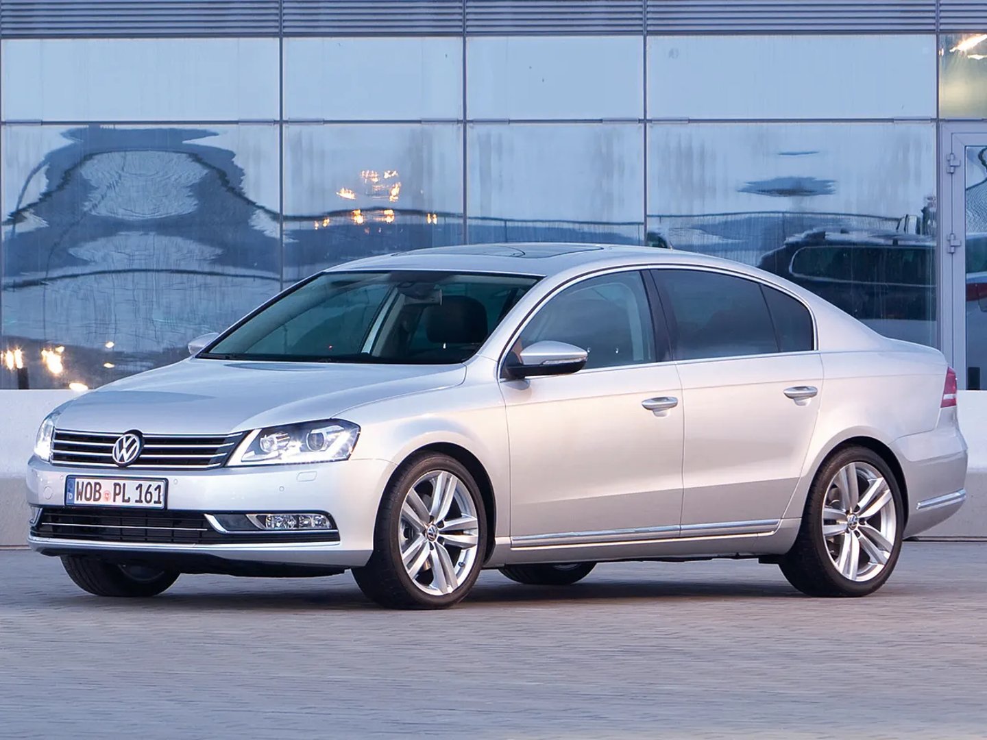 Volkswagen_Passat_7_generation__Sedan__6.jpg