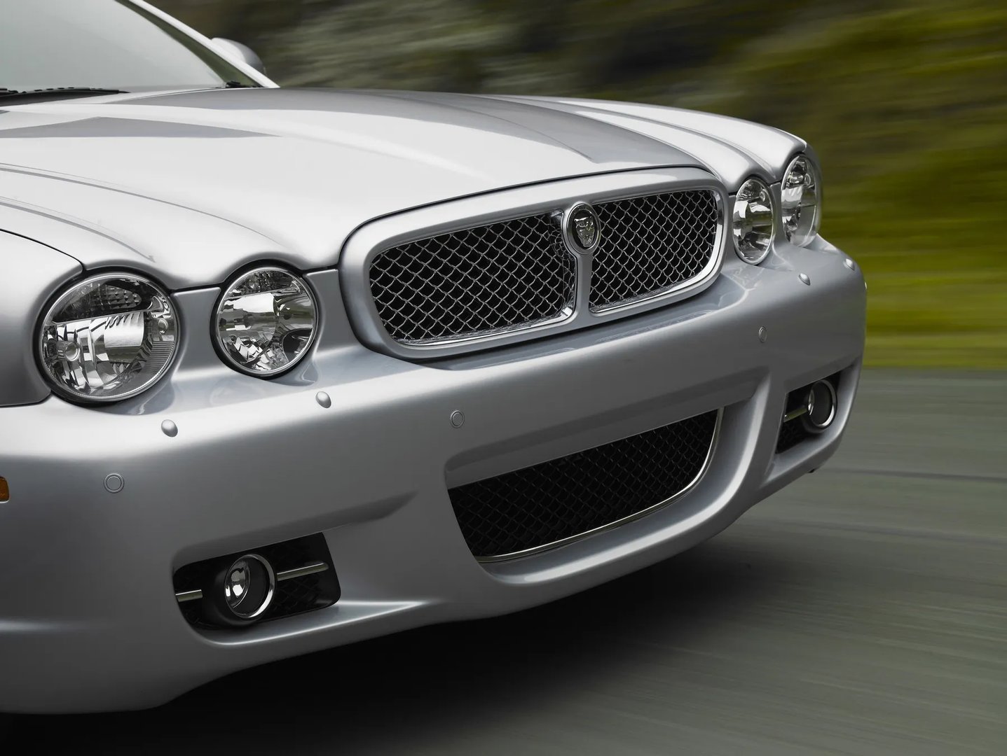 Jaguar_XJ_3_generation__Sedan__8.jpg