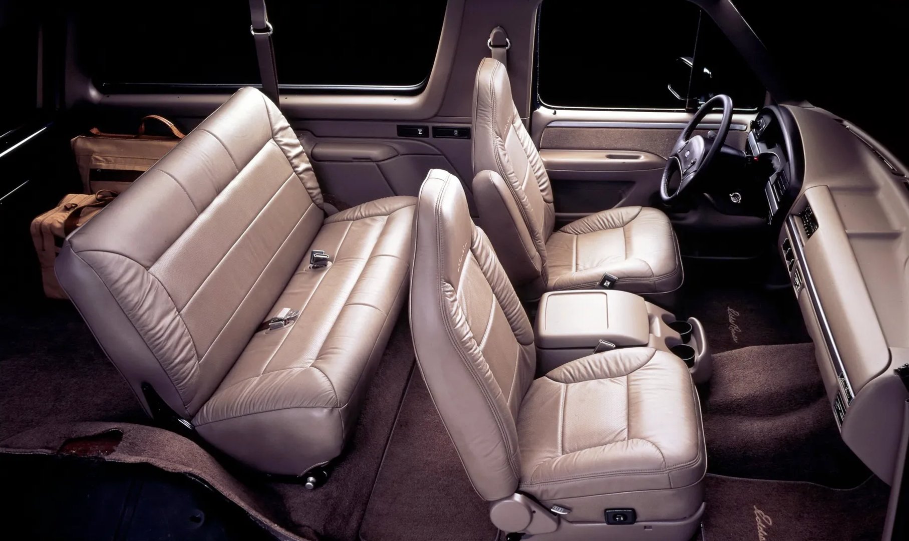 Ford_Bronco_5_generation__SUV_3-doors__8.jpg