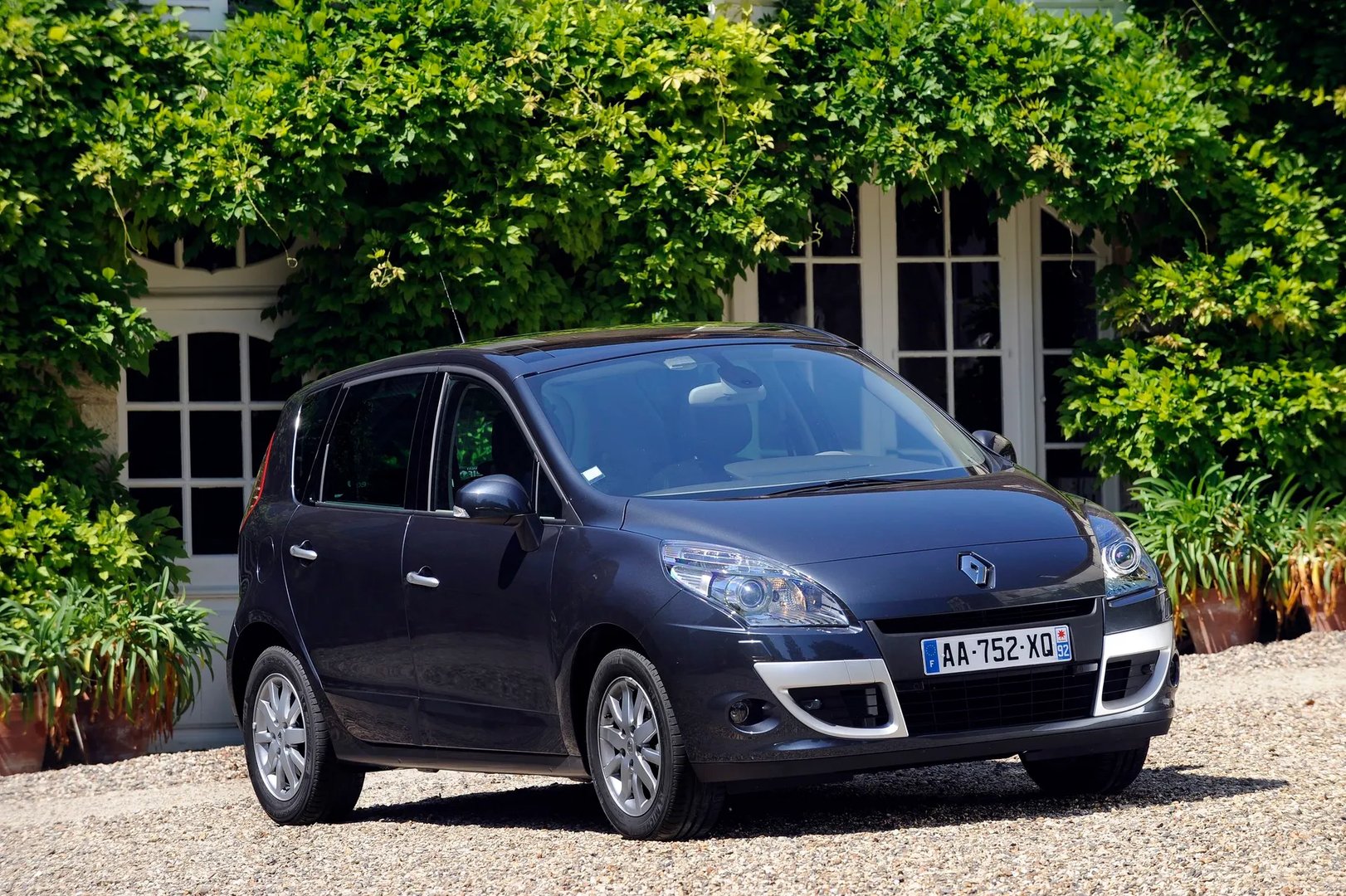 Renault_Scenic_3_generation__Compact_Van__10.jpg