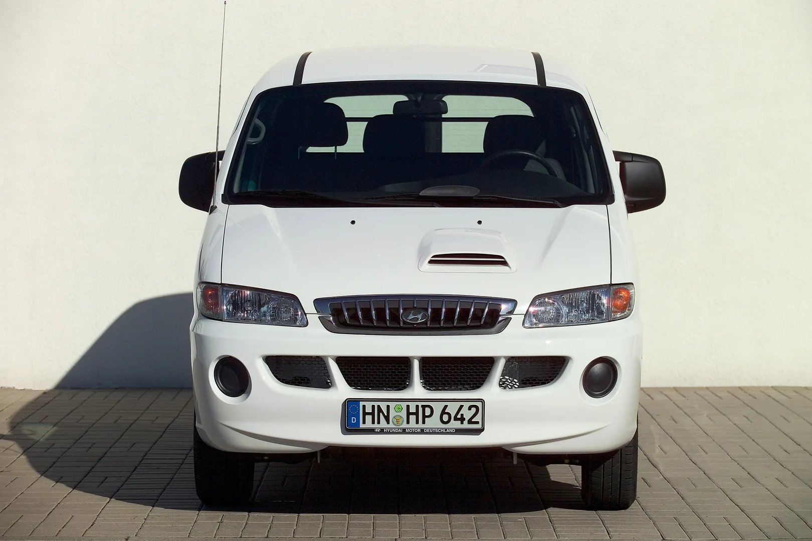 Hyundai_i800_1_generation__Van__6.jpg