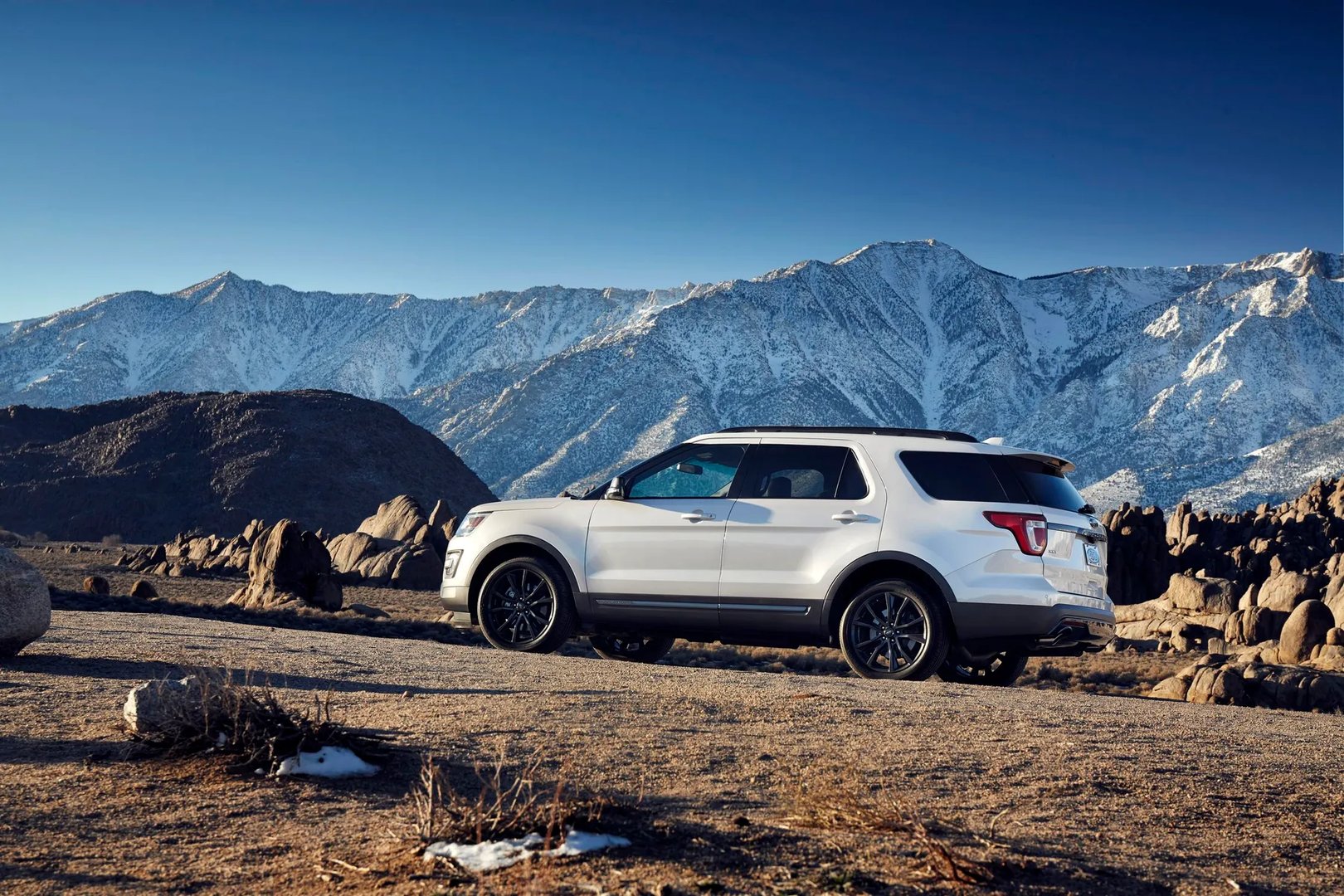 Ford_Explorer_5_generation_restyling__SUV_5-doors__12.jpg
