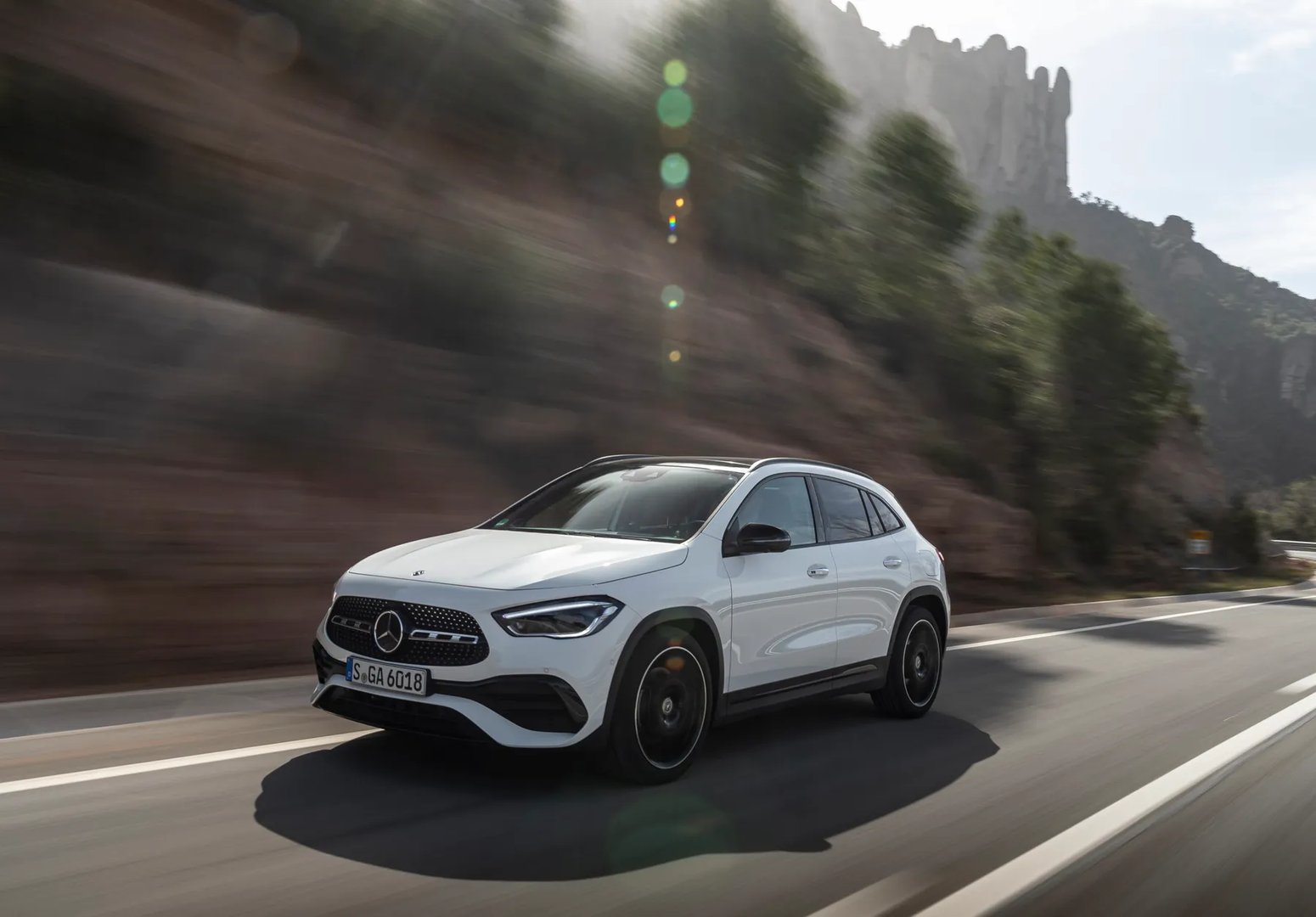 Mercedes_GLA_2_generation__SUV_5-doors__5.jpg