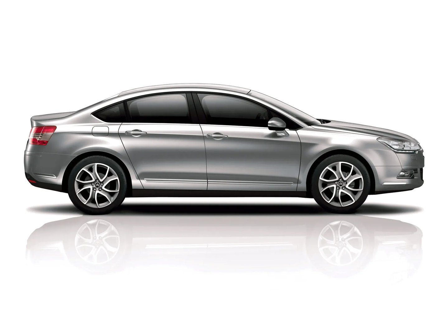Citroen_C5_2_generation__Sedan__10.jpg