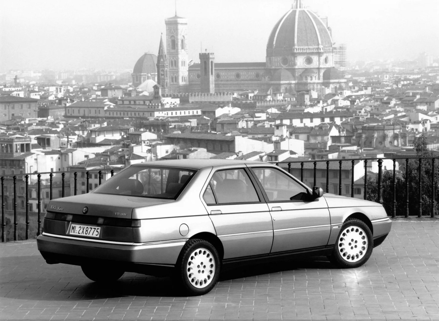 Alfa Romeo_164_1_generation_restyling__Sedan__4.jpg
