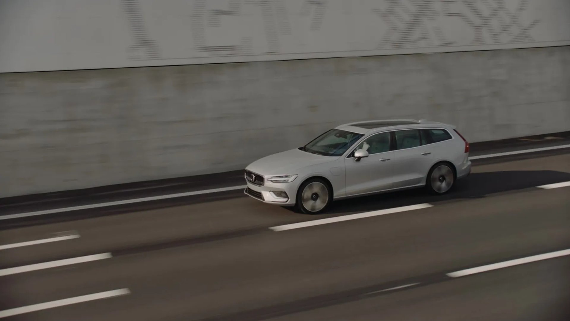 Volvo_V60_2_generation_restyling_1__Estate_5-door__1.jpg